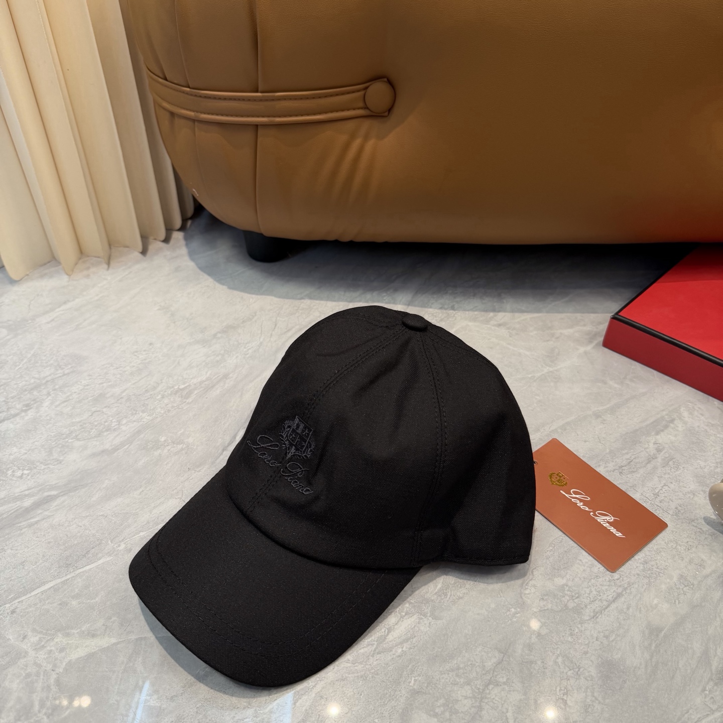 LP 诺悠翩雅亚麻棒球帽🧢爆。的亚麻老钱风棒球帽到啦！方脸圆脸，男女都可以完美驾驭！修饰脸型、显脸小绝绝