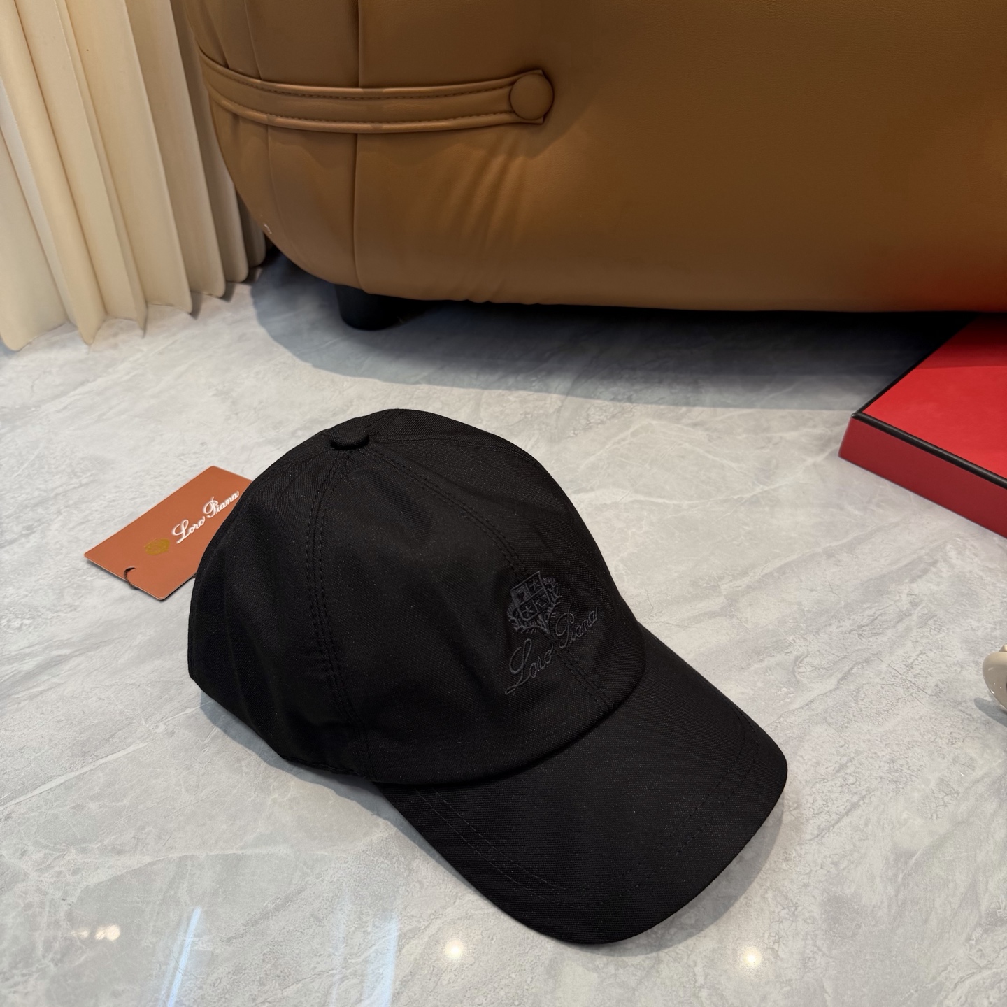 LP 诺悠翩雅亚麻棒球帽🧢爆。的亚麻老钱风棒球帽到啦！方脸圆脸，男女都可以完美驾驭！修饰脸型、显脸小绝绝