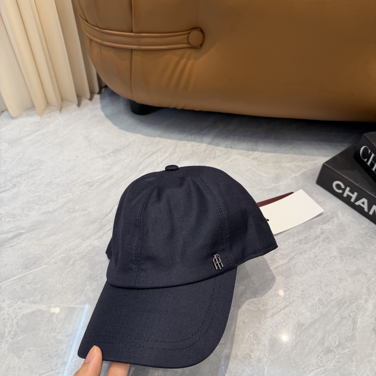 ATELIER DIFALCO亚麻棒球帽🧢爆。的亚麻老钱风棒球帽到啦！方脸圆脸，男女都可以完美驾驭！修饰