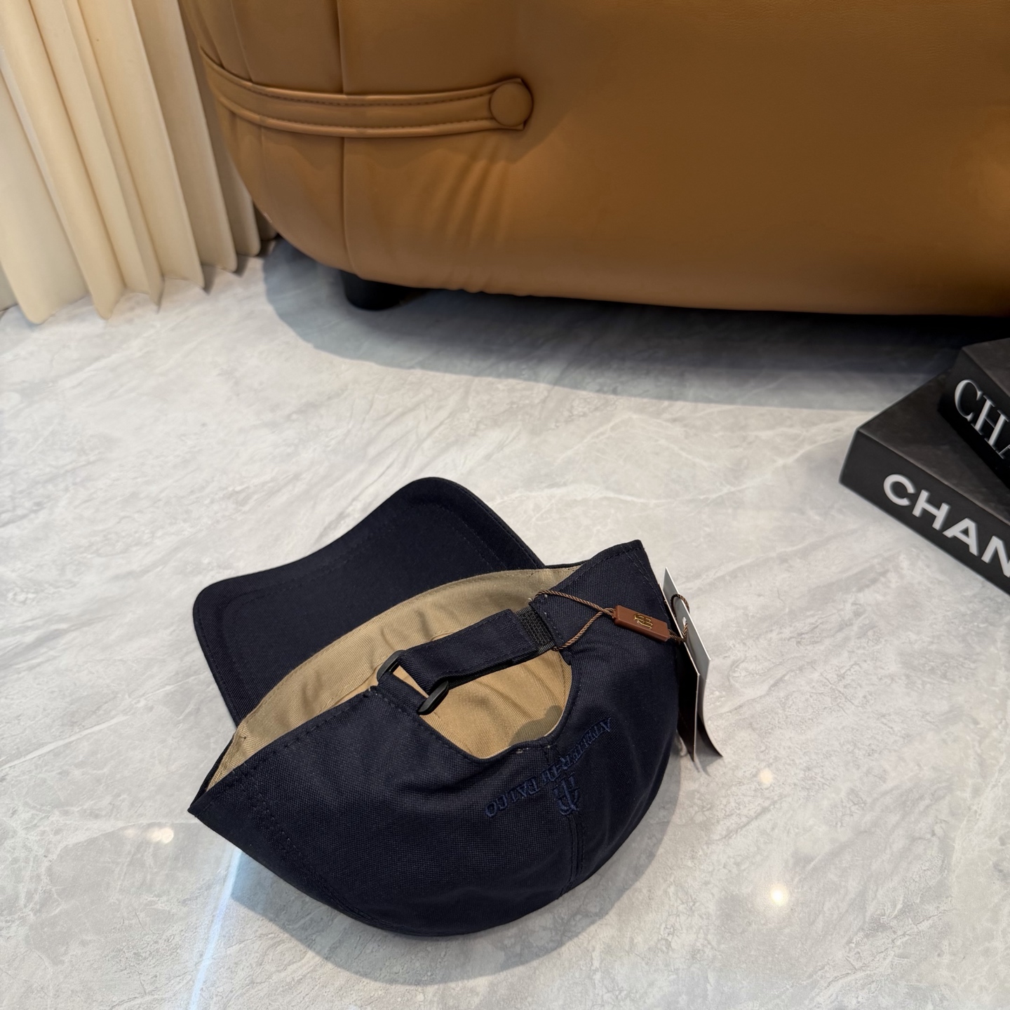 ATELIER DIFALCO亚麻棒球帽🧢爆。的亚麻老钱风棒球帽到啦！方脸圆脸，男女都可以完美驾驭！修饰