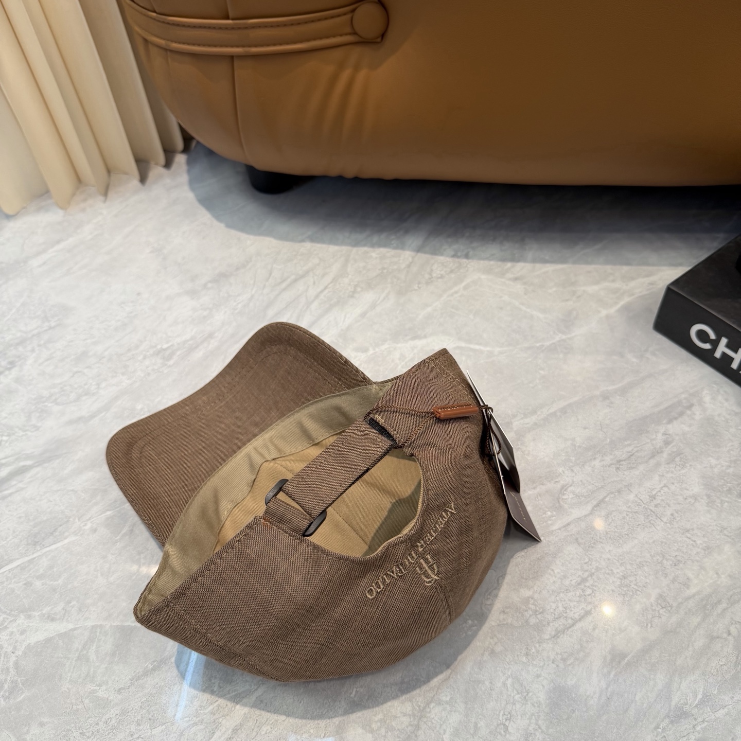 ATELIER DIFALCO亚麻棒球帽🧢爆。的亚麻老钱风棒球帽到啦！方脸圆脸，男女都可以完美驾驭！修饰