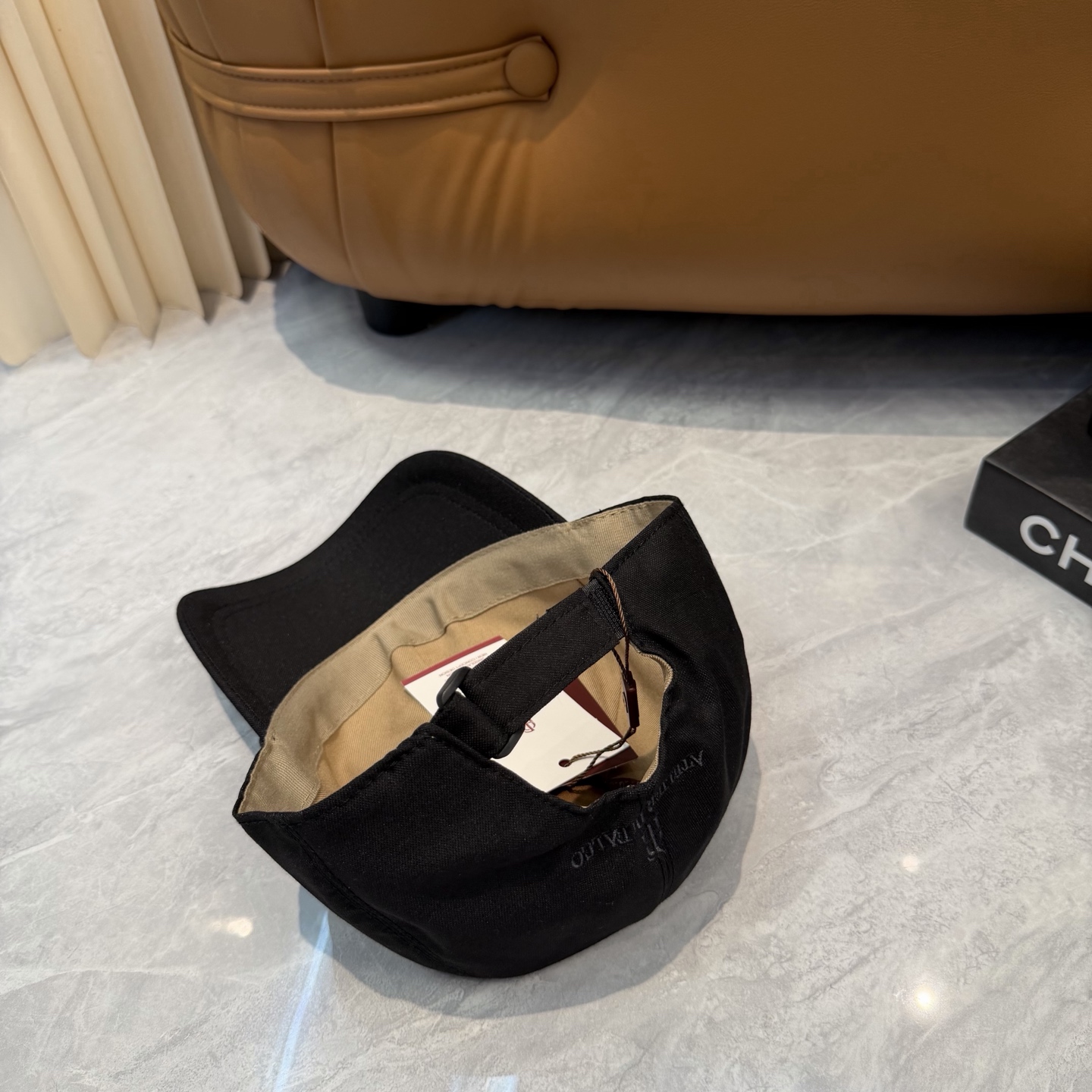 ATELIER DIFALCO亚麻棒球帽🧢爆。的亚麻老钱风棒球帽到啦！方脸圆脸，男女都可以完美驾驭！修饰