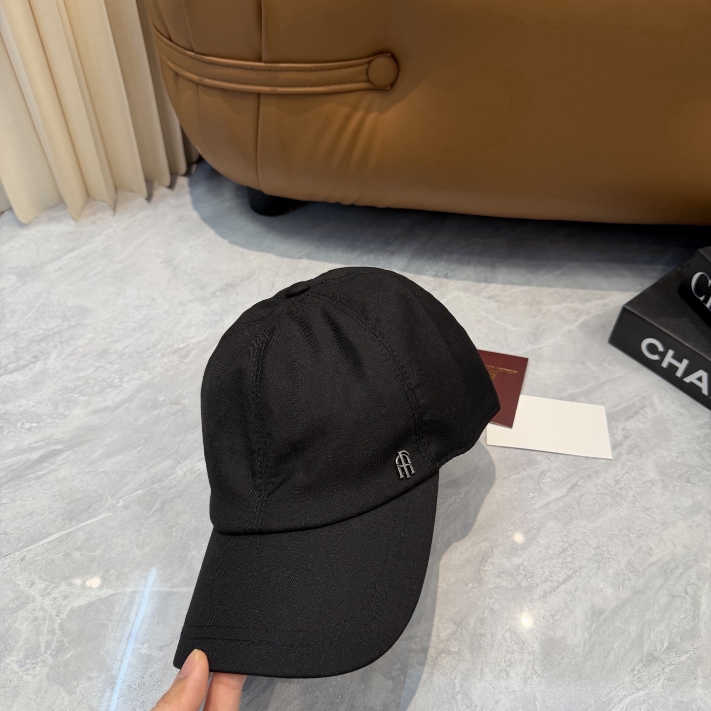 ATELIER DIFALCO亚麻棒球帽🧢爆。的亚麻老钱风棒球帽到啦！方脸圆脸，男女都可以完美驾驭！修饰