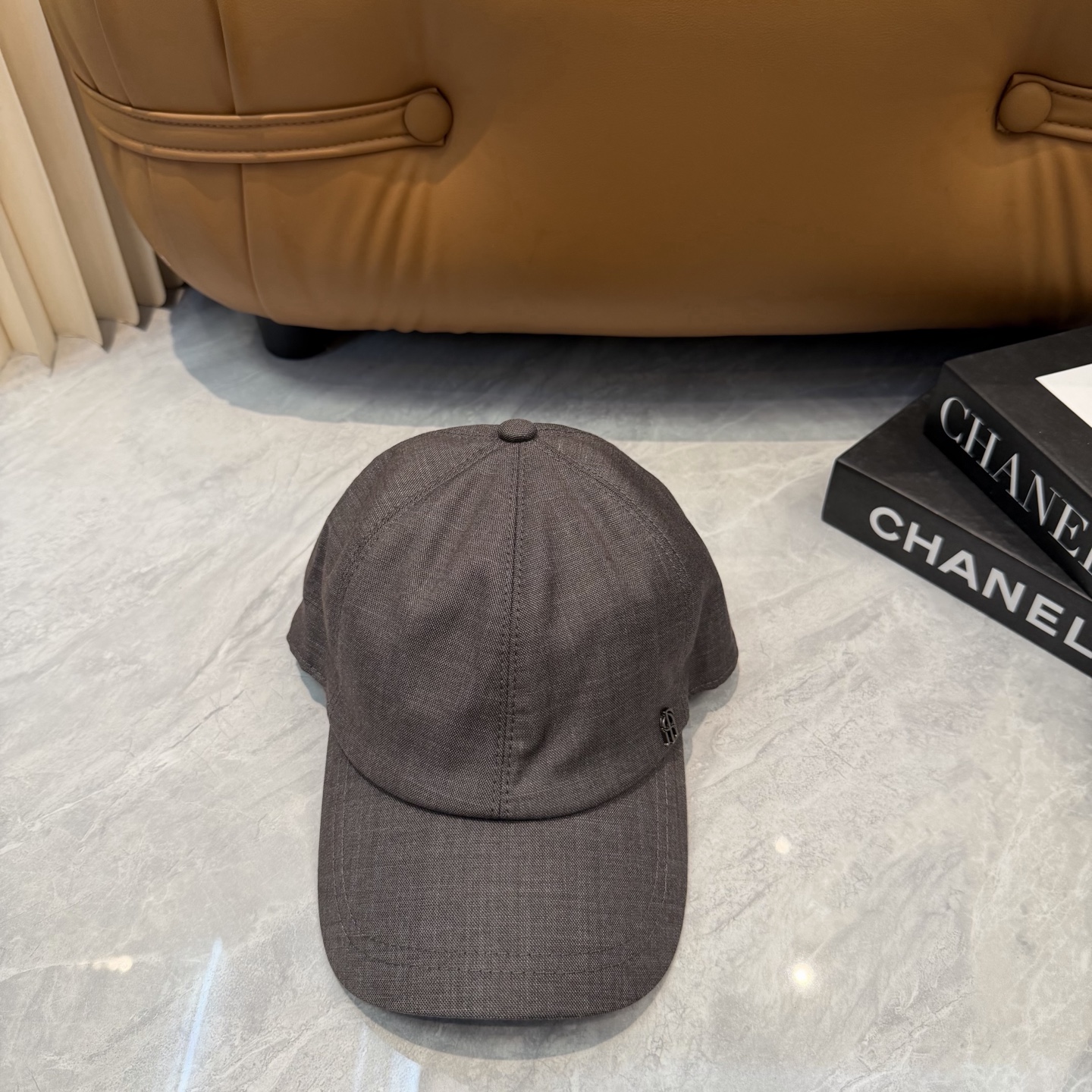 ATELIER DIFALCO亚麻棒球帽🧢爆。的亚麻老钱风棒球帽到啦！方脸圆脸，男女都可以完美驾驭！修饰