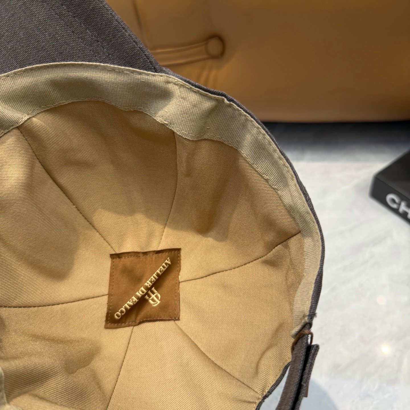 ATELIER DIFALCO亚麻棒球帽🧢爆。的亚麻老钱风棒球帽到啦！方脸圆脸，男女都可以完美驾驭！修饰
