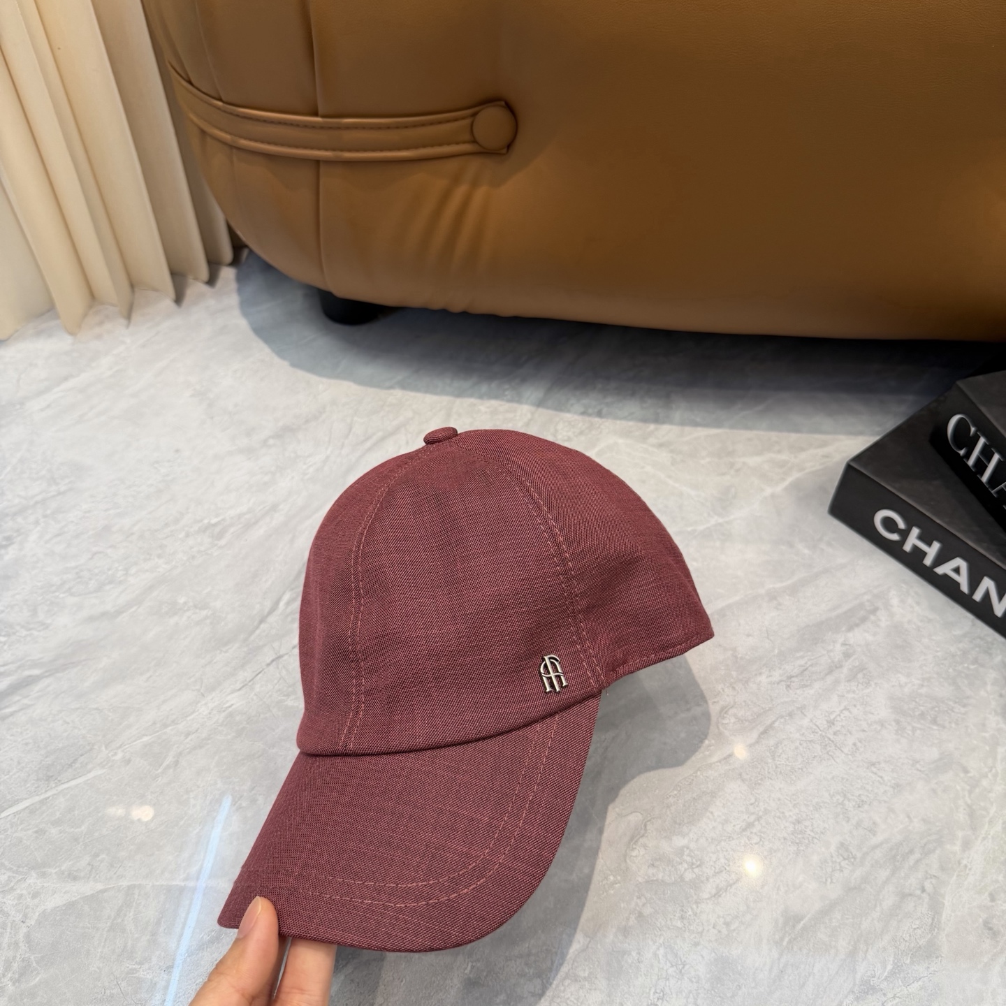 ATELIER DIFALCO亚麻棒球帽🧢爆。的亚麻老钱风棒球帽到啦！方脸圆脸，男女都可以完美驾驭！修饰