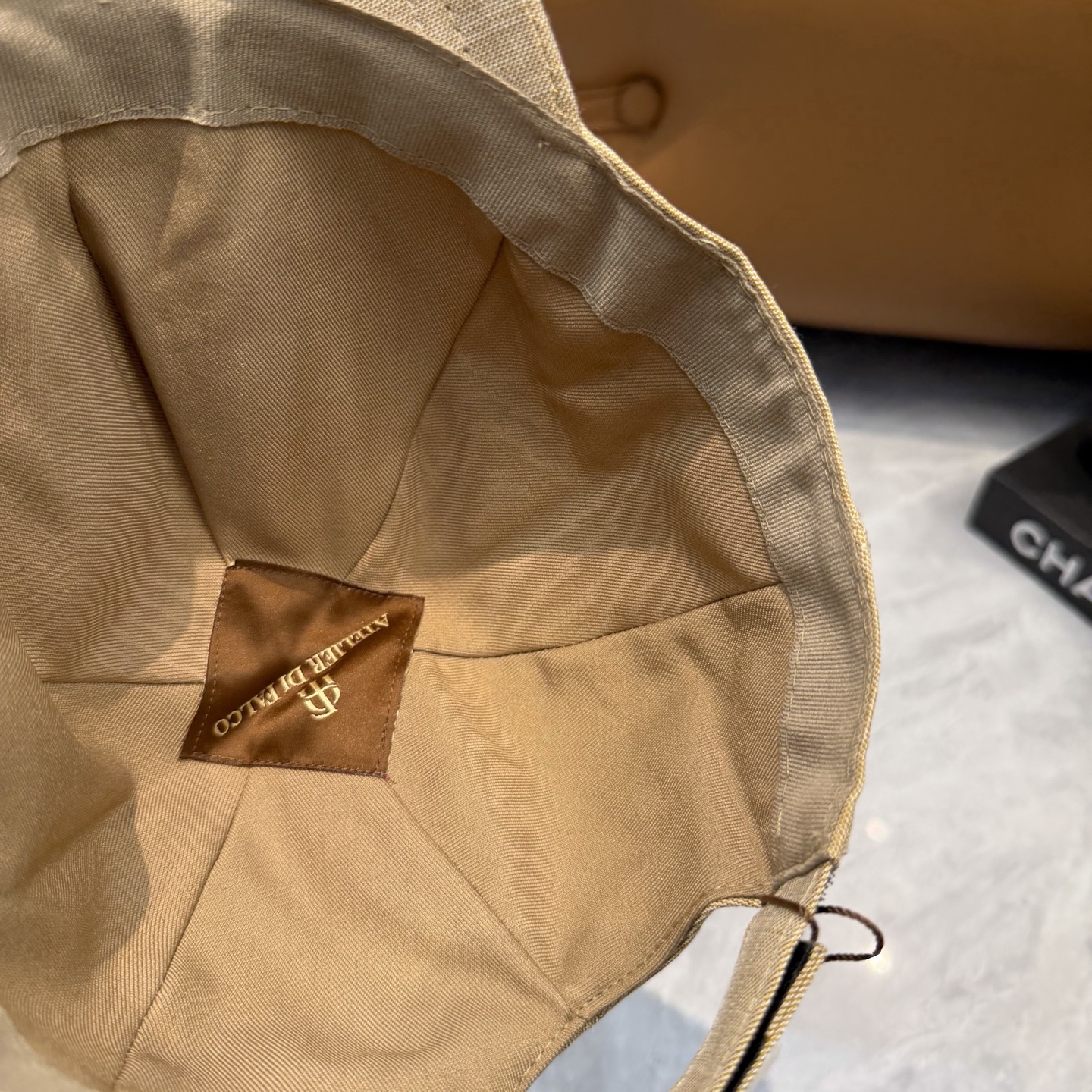 ATELIER DIFALCO亚麻棒球帽🧢爆。的亚麻老钱风棒球帽到啦！方脸圆脸，男女都可以完美驾驭！修饰