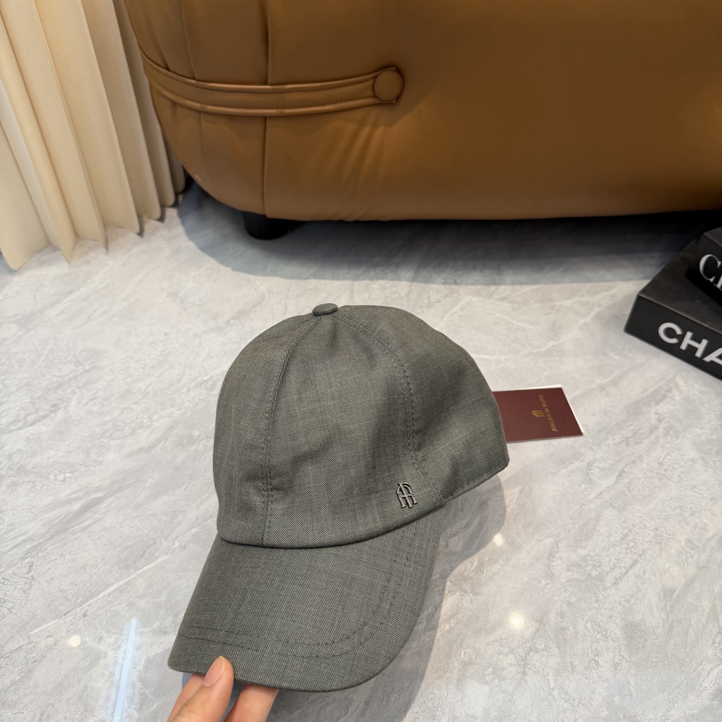ATELIER DIFALCO亚麻棒球帽🧢爆。的亚麻老钱风棒球帽到啦！方脸圆脸，男女都可以完美驾驭！修饰