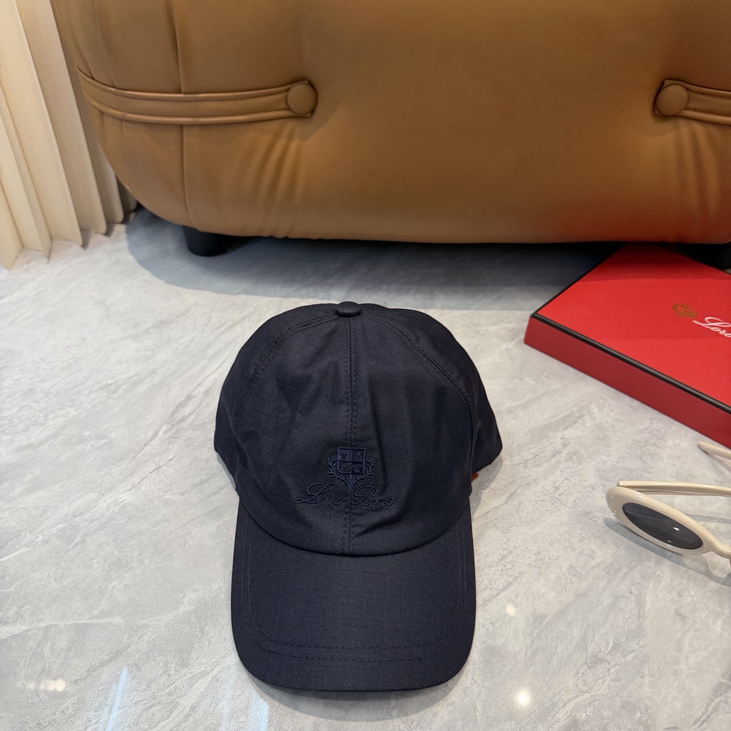 LP 诺悠翩雅亚麻棒球帽🧢爆。的亚麻老钱风棒球帽到啦！方脸圆脸，男女都可以完美驾驭！修饰脸型、显脸小绝绝
