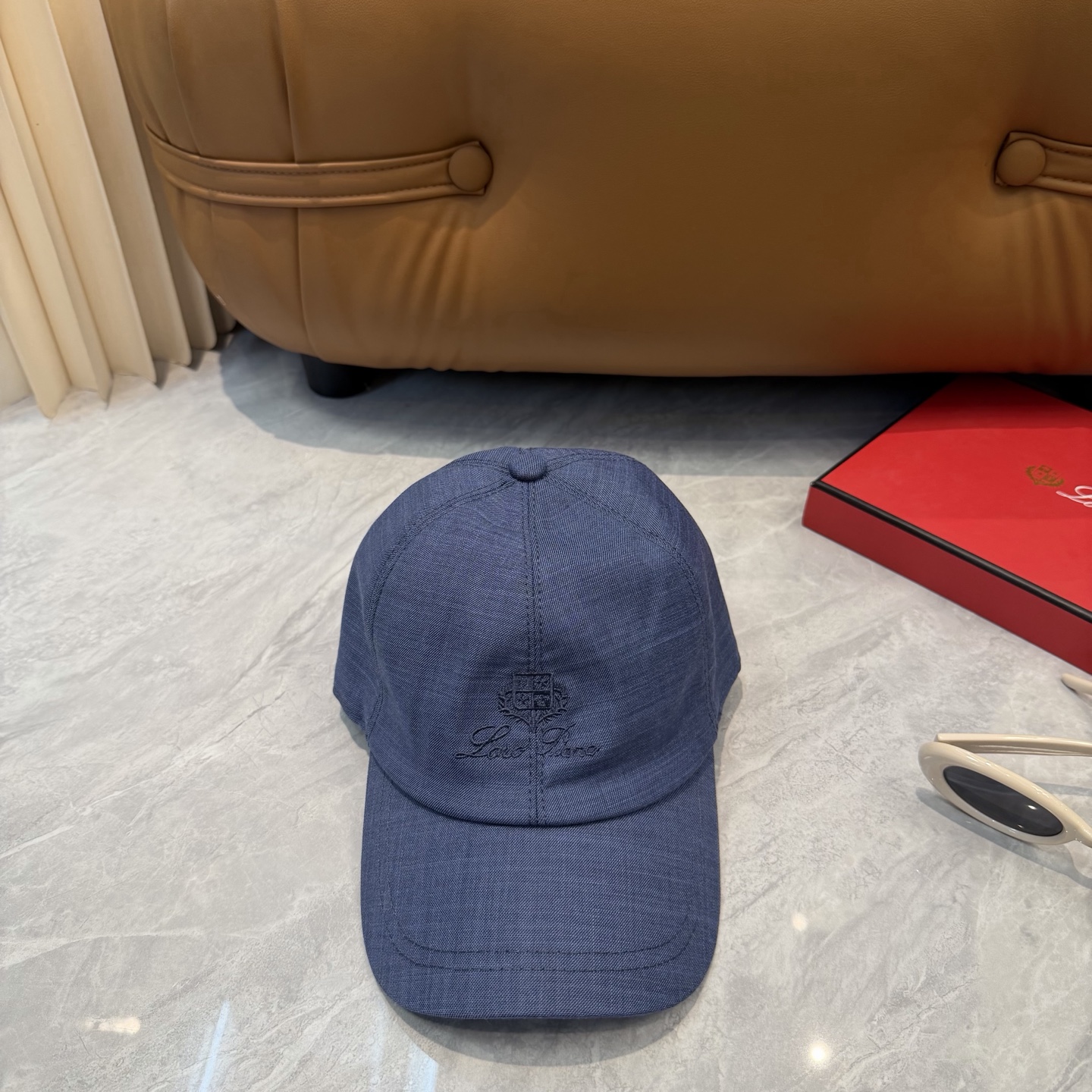 LP 诺悠翩雅亚麻棒球帽🧢爆。的亚麻老钱风棒球帽到啦！方脸圆脸，男女都可以完美驾驭！修饰脸型、显脸小绝绝