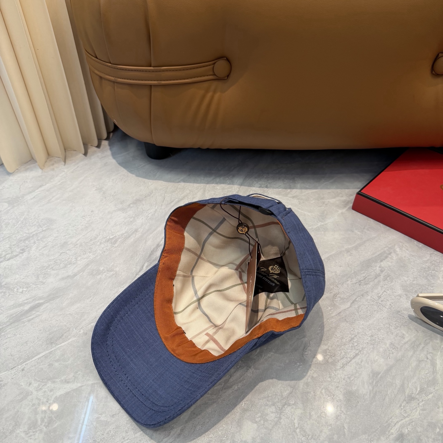LP 诺悠翩雅亚麻棒球帽🧢爆。的亚麻老钱风棒球帽到啦！方脸圆脸，男女都可以完美驾驭！修饰脸型、显脸小绝绝