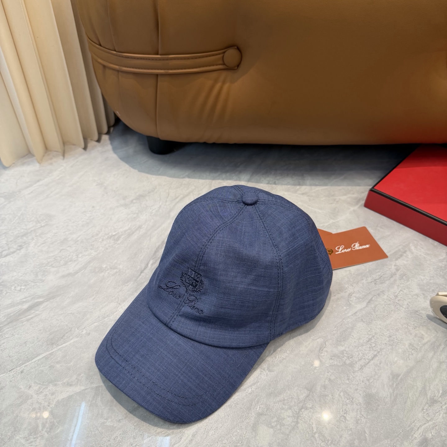 LP 诺悠翩雅亚麻棒球帽🧢爆。的亚麻老钱风棒球帽到啦！方脸圆脸，男女都可以完美驾驭！修饰脸型、显脸小绝绝