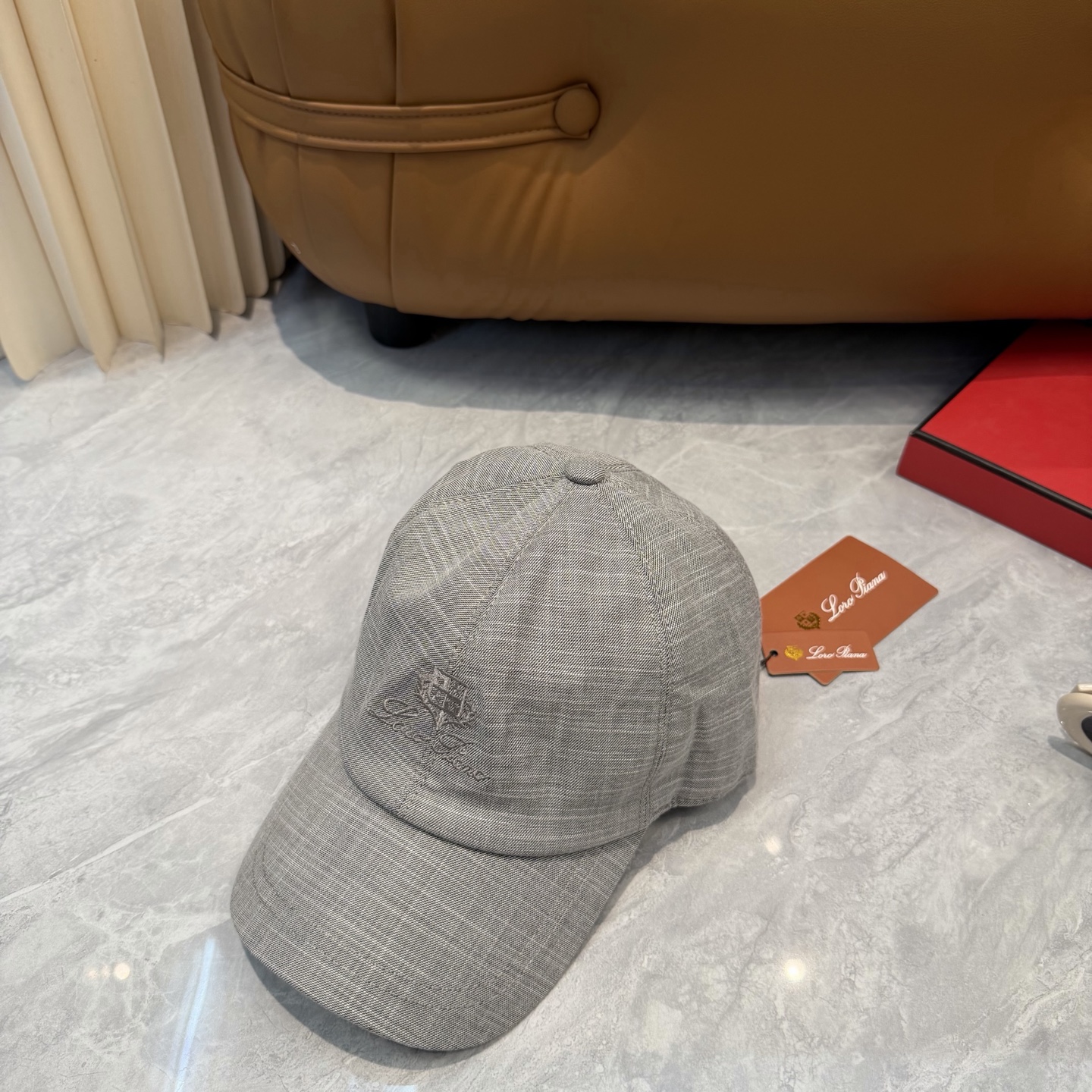 LP 诺悠翩雅亚麻棒球帽🧢爆。的亚麻老钱风棒球帽到啦！方脸圆脸，男女都可以完美驾驭！修饰脸型、显脸小绝绝
