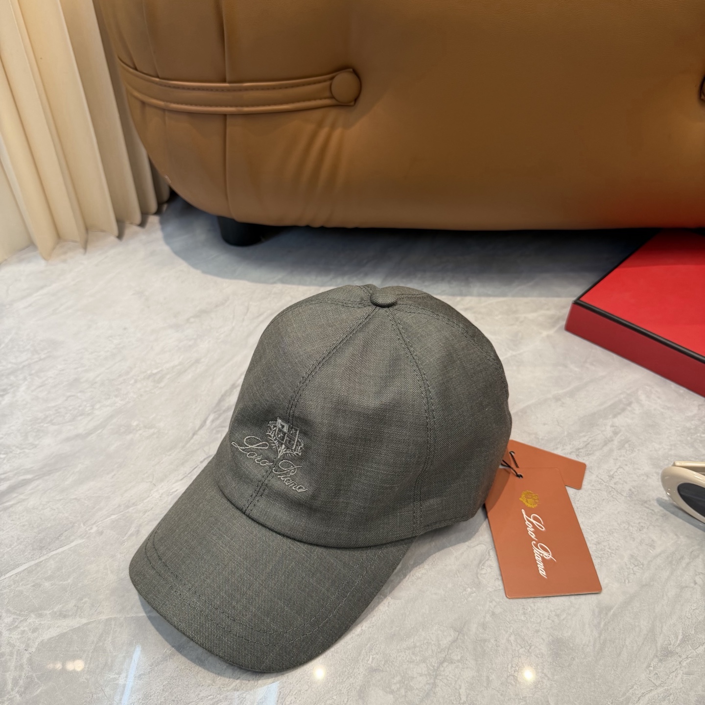 LP 诺悠翩雅亚麻棒球帽🧢爆。的亚麻老钱风棒球帽到啦！方脸圆脸，男女都可以完美驾驭！修饰脸型、显脸小绝绝