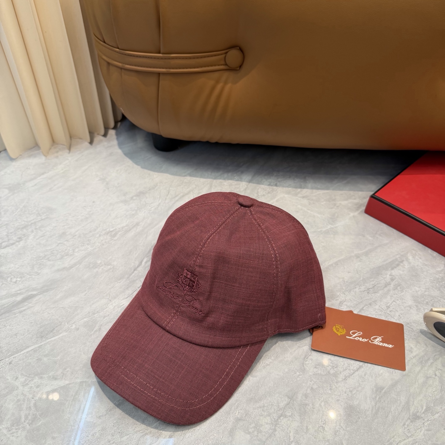 LP 诺悠翩雅亚麻棒球帽🧢爆。的亚麻老钱风棒球帽到啦！方脸圆脸，男女都可以完美驾驭！修饰脸型、显脸小绝绝