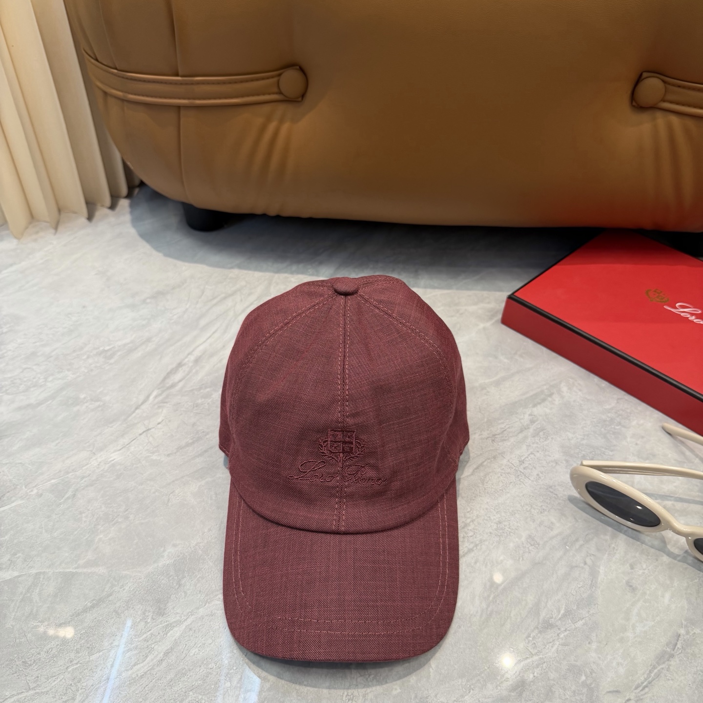 LP 诺悠翩雅亚麻棒球帽🧢爆。的亚麻老钱风棒球帽到啦！方脸圆脸，男女都可以完美驾驭！修饰脸型、显脸小绝绝