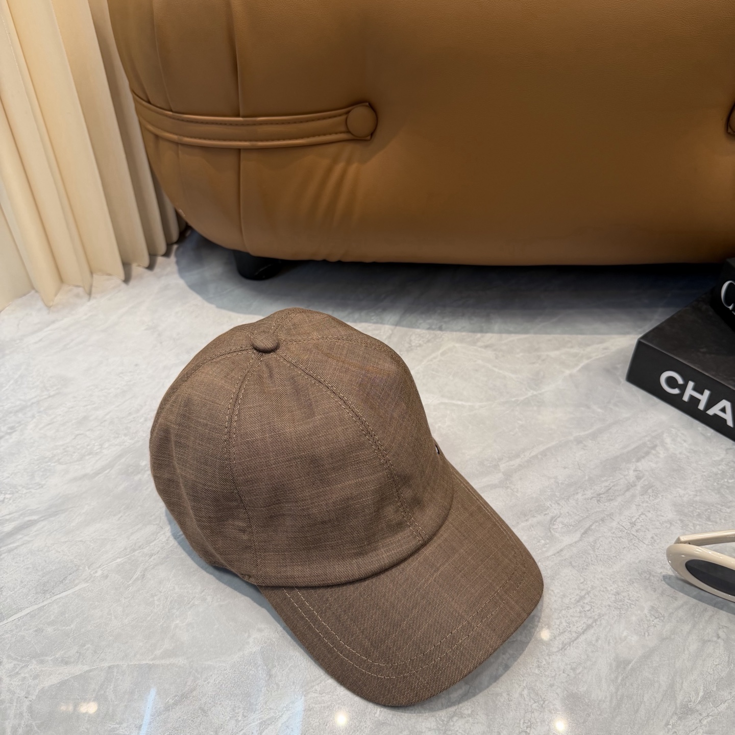 汤米TOMMY亚麻棒球帽🧢爆。的亚麻老钱风棒球帽到啦！方脸圆脸，男女都可以完美驾驭！修饰脸型、显脸小绝绝