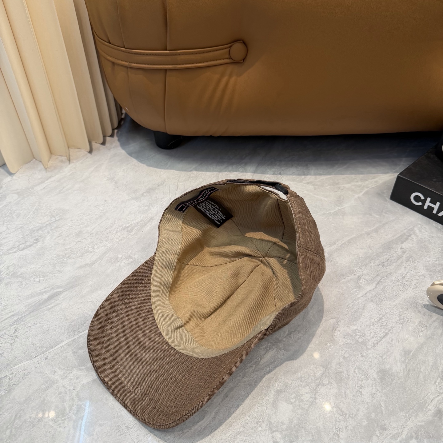 汤米TOMMY亚麻棒球帽🧢爆。的亚麻老钱风棒球帽到啦！方脸圆脸，男女都可以完美驾驭！修饰脸型、显脸小绝绝