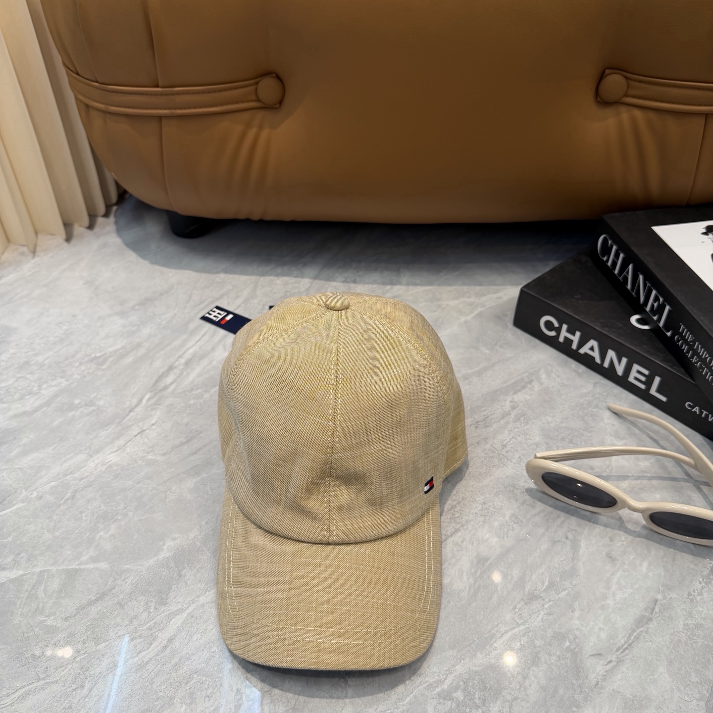 汤米TOMMY亚麻棒球帽🧢爆。的亚麻老钱风棒球帽到啦！方脸圆脸，男女都可以完美驾驭！修饰脸型、显脸小绝绝