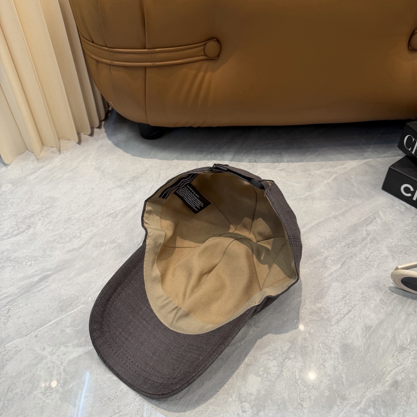 汤米TOMMY亚麻棒球帽🧢爆。的亚麻老钱风棒球帽到啦！方脸圆脸，男女都可以完美驾驭！修饰脸型、显脸小绝绝