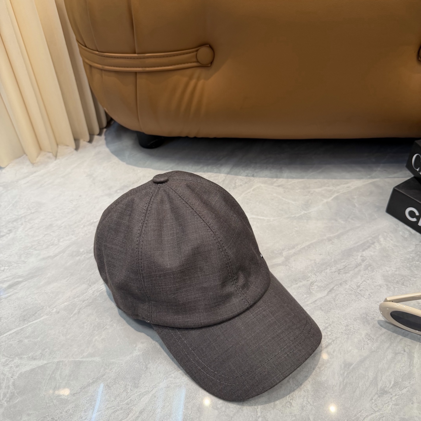 汤米TOMMY亚麻棒球帽🧢爆。的亚麻老钱风棒球帽到啦！方脸圆脸，男女都可以完美驾驭！修饰脸型、显脸小绝绝