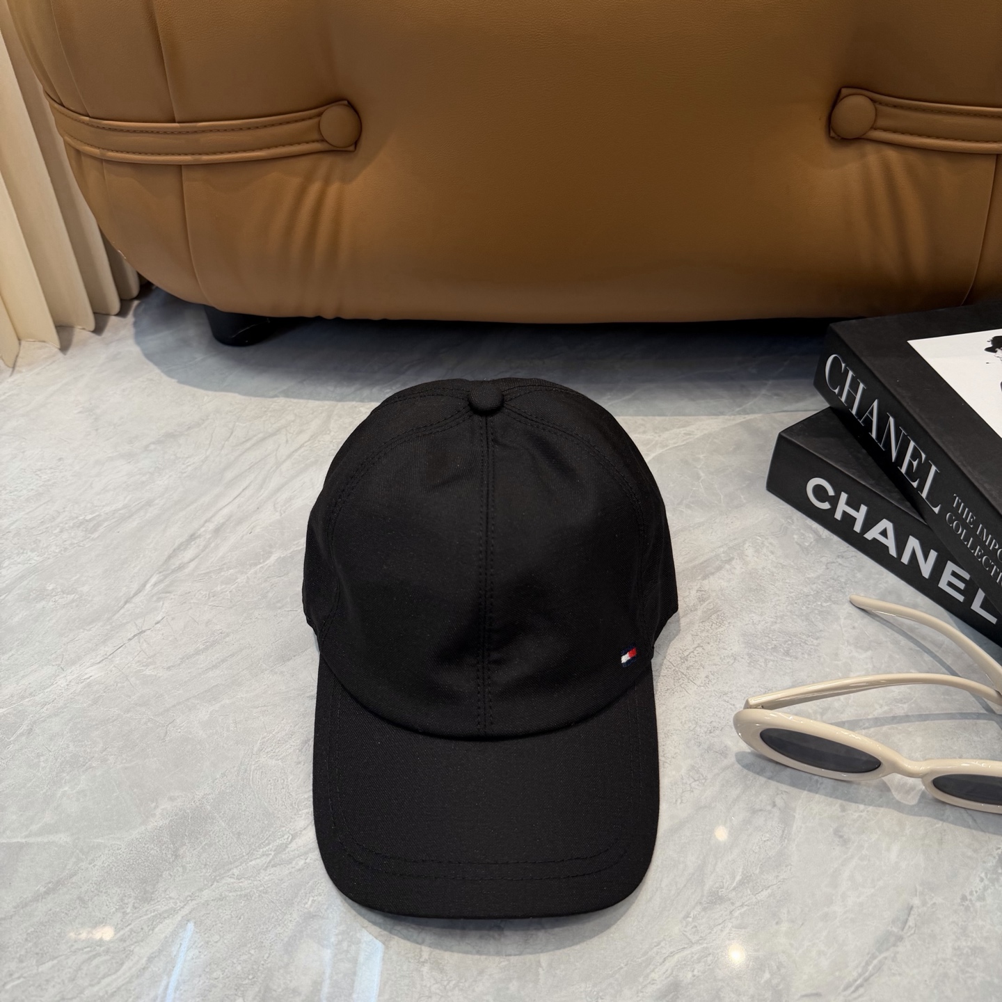 汤米TOMMY亚麻棒球帽🧢爆。的亚麻老钱风棒球帽到啦！方脸圆脸，男女都可以完美驾驭！修饰脸型、显脸小绝绝