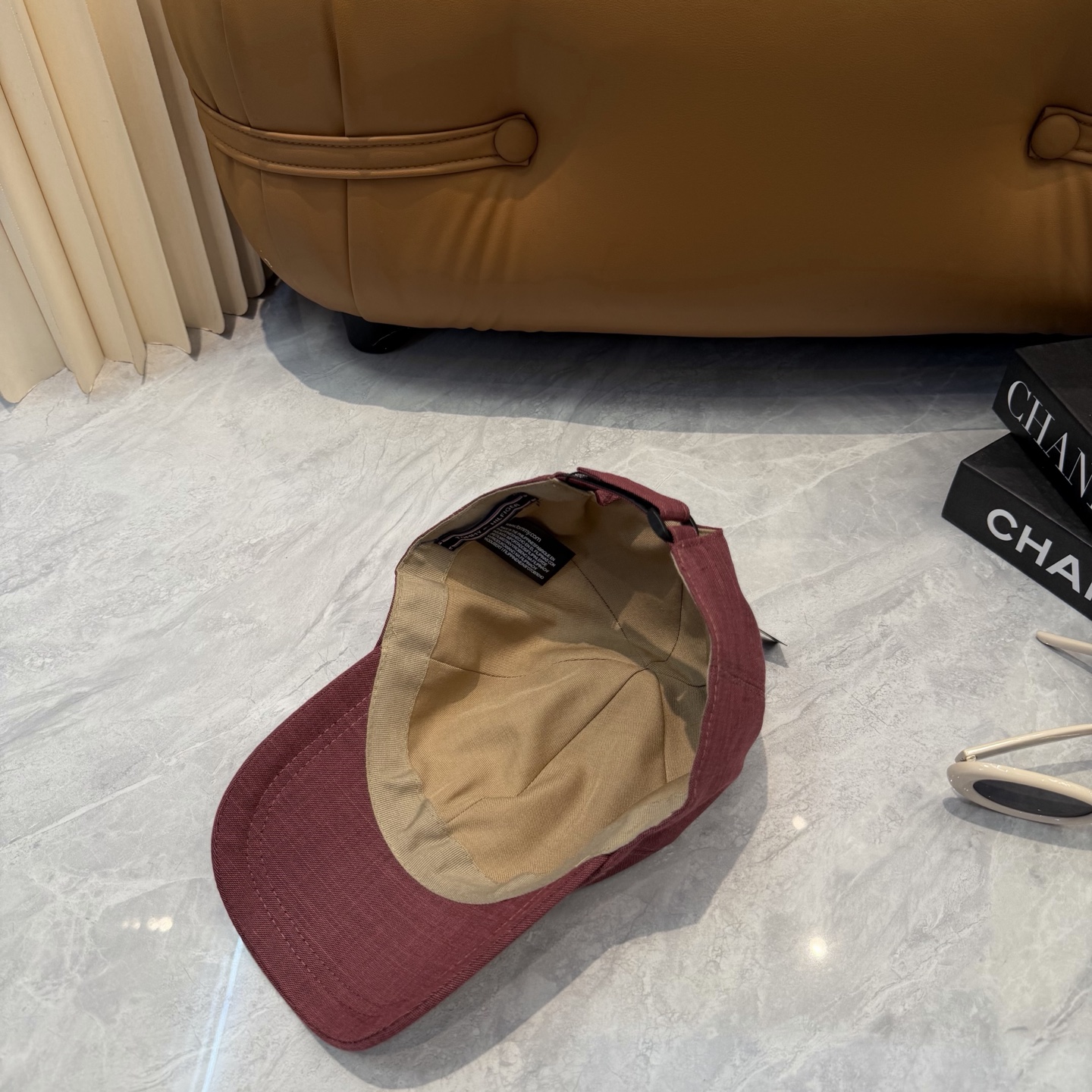 汤米TOMMY亚麻棒球帽🧢爆。的亚麻老钱风棒球帽到啦！方脸圆脸，男女都可以完美驾驭！修饰脸型、显脸小绝绝