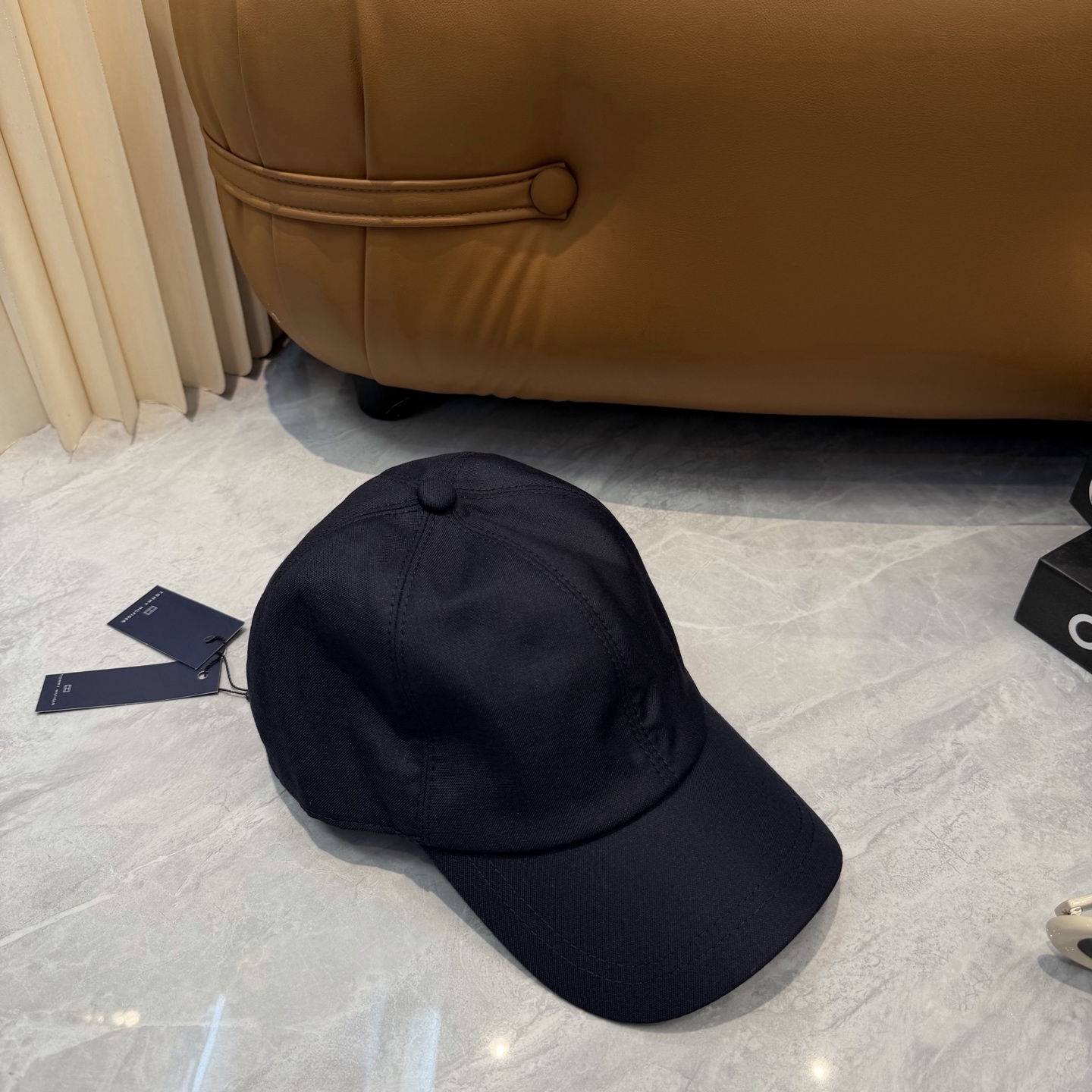 汤米TOMMY亚麻棒球帽🧢爆。的亚麻老钱风棒球帽到啦！方脸圆脸，男女都可以完美驾驭！修饰脸型、显脸小绝绝