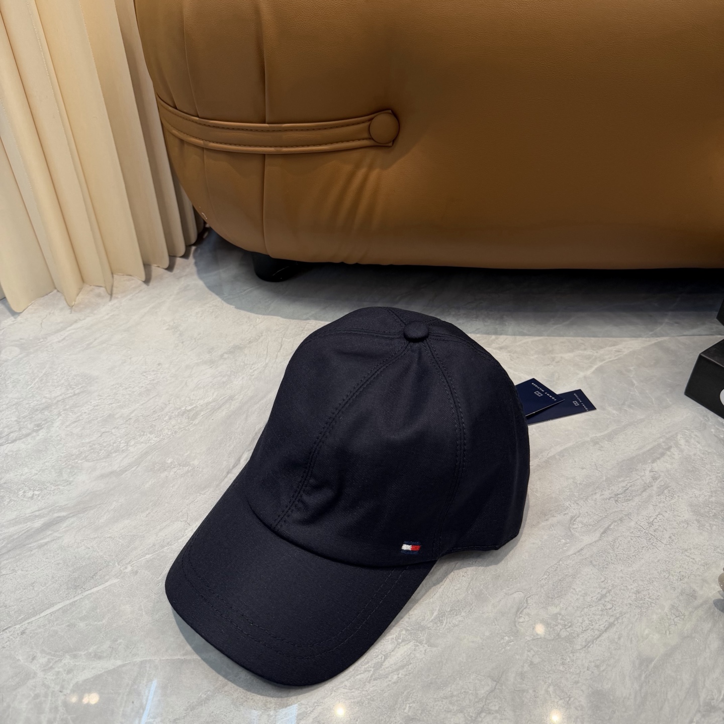 汤米TOMMY亚麻棒球帽🧢爆。的亚麻老钱风棒球帽到啦！方脸圆脸，男女都可以完美驾驭！修饰脸型、显脸小绝绝