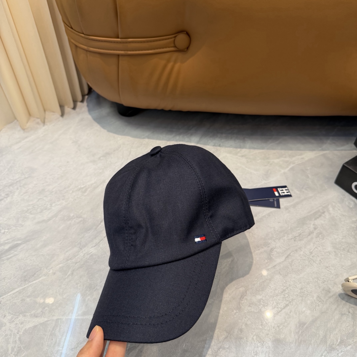 汤米TOMMY亚麻棒球帽🧢爆。的亚麻老钱风棒球帽到啦！方脸圆脸，男女都可以完美驾驭！修饰脸型、显脸小绝绝