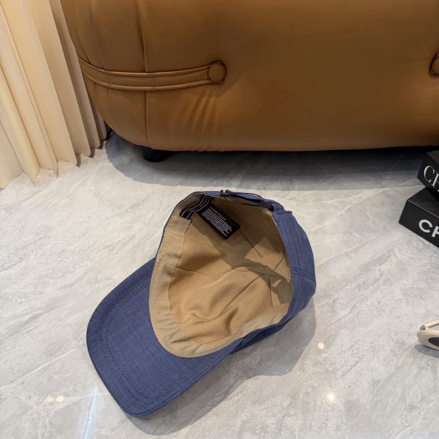 汤米TOMMY亚麻棒球帽🧢爆。的亚麻老钱风棒球帽到啦！方脸圆脸，男女都可以完美驾驭！修饰脸型、显脸小绝绝