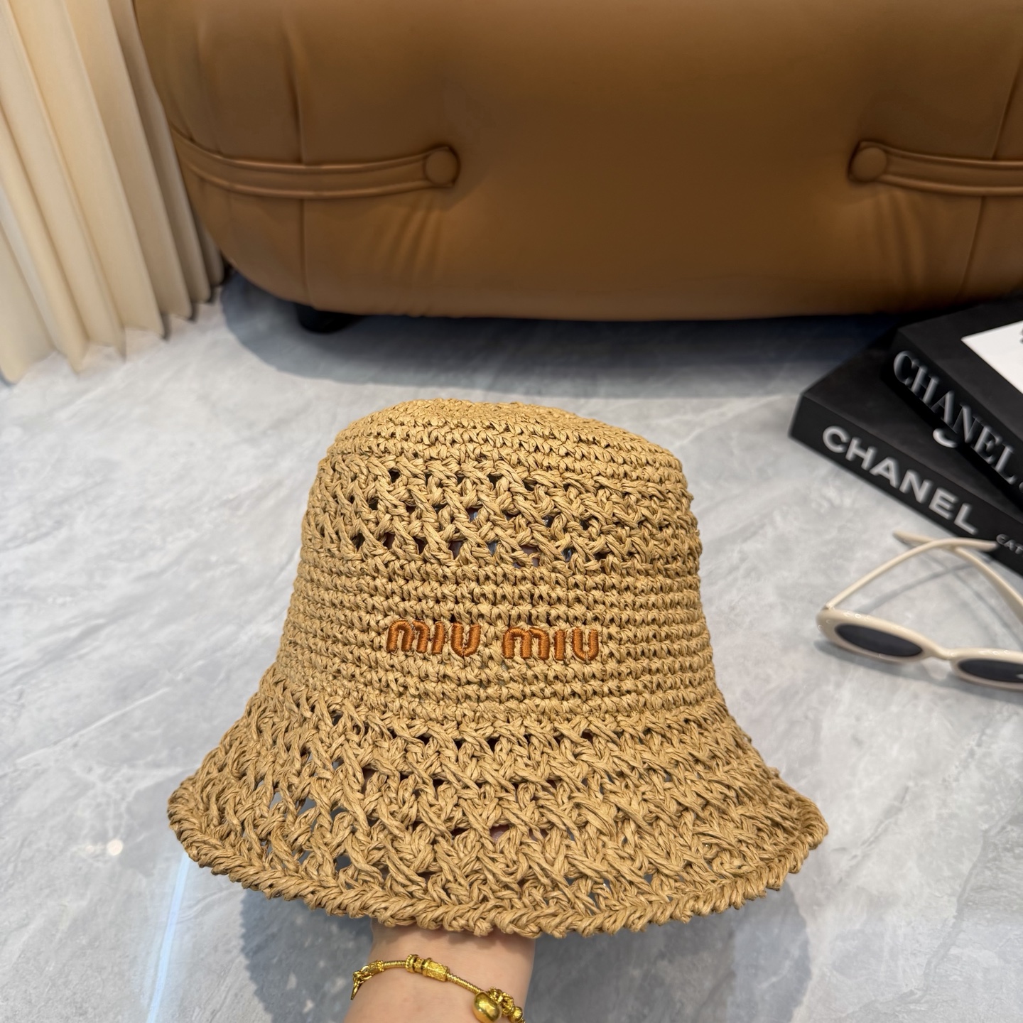 Miumiu 草编盆帽👒👒.修饰脸型超显瘦，透气轻盈，夏日佩戴清爽不闷‼️‼️‼️多色可选，慵懒松弛感拉