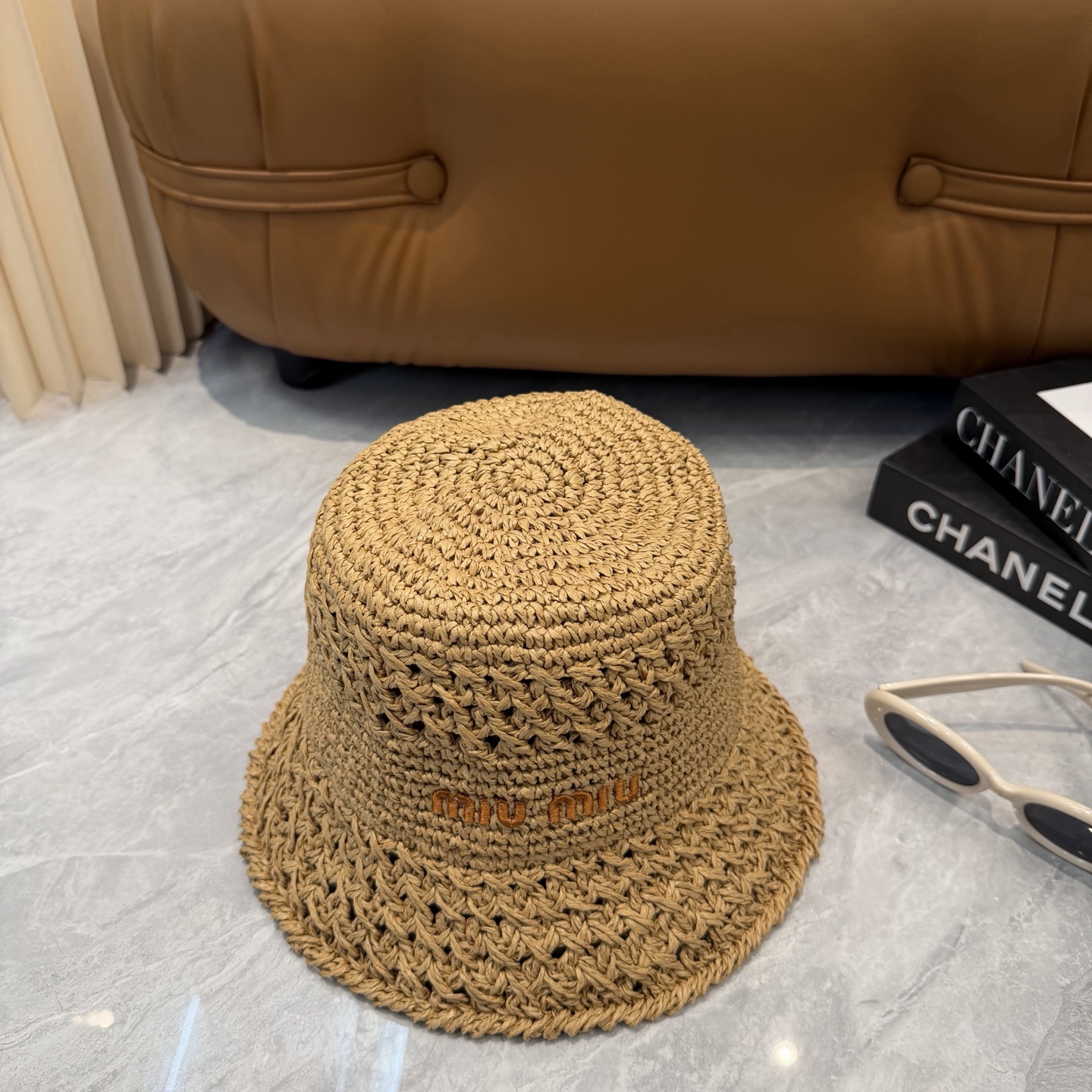 Miumiu 草编盆帽👒👒.修饰脸型超显瘦，透气轻盈，夏日佩戴清爽不闷‼️‼️‼️多色可选，慵懒松弛感拉