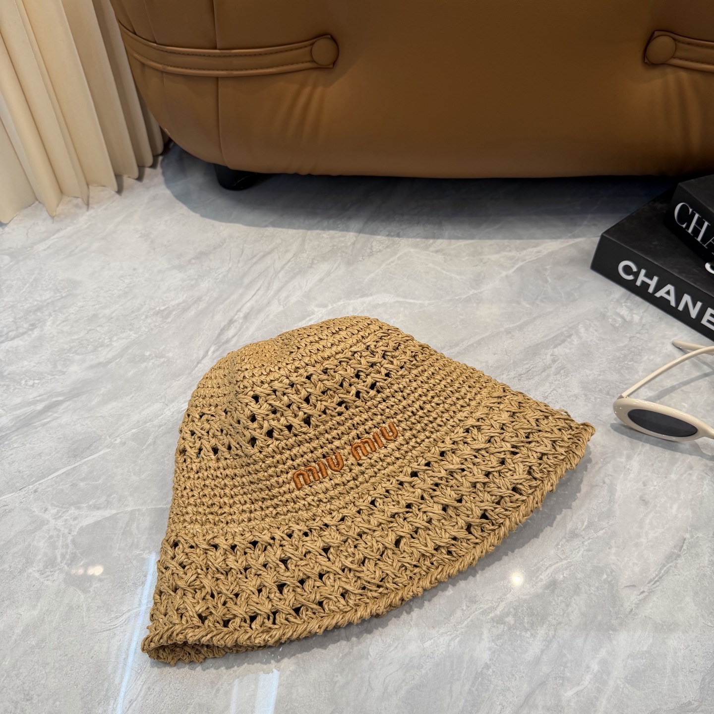 Miumiu 草编盆帽👒👒.修饰脸型超显瘦，透气轻盈，夏日佩戴清爽不闷‼️‼️‼️多色可选，慵懒松弛感拉