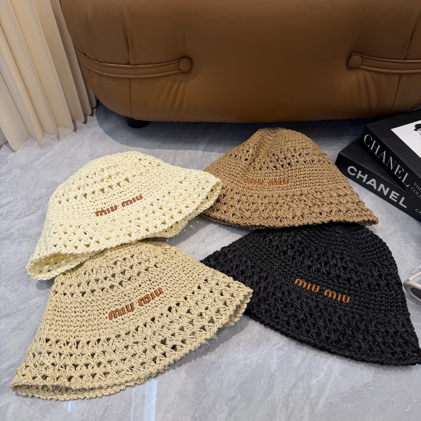 Miumiu 草编盆帽👒👒.修饰脸型超显瘦，透气轻盈，夏日佩戴清爽不闷‼️‼️‼️多色可选，慵懒松弛感拉