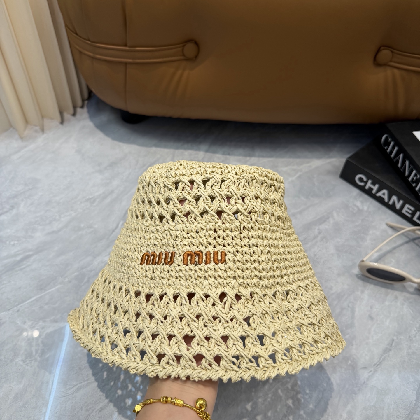 Miumiu 草编盆帽👒👒.修饰脸型超显瘦，透气轻盈，夏日佩戴清爽不闷‼️‼️‼️多色可选，慵懒松弛感拉