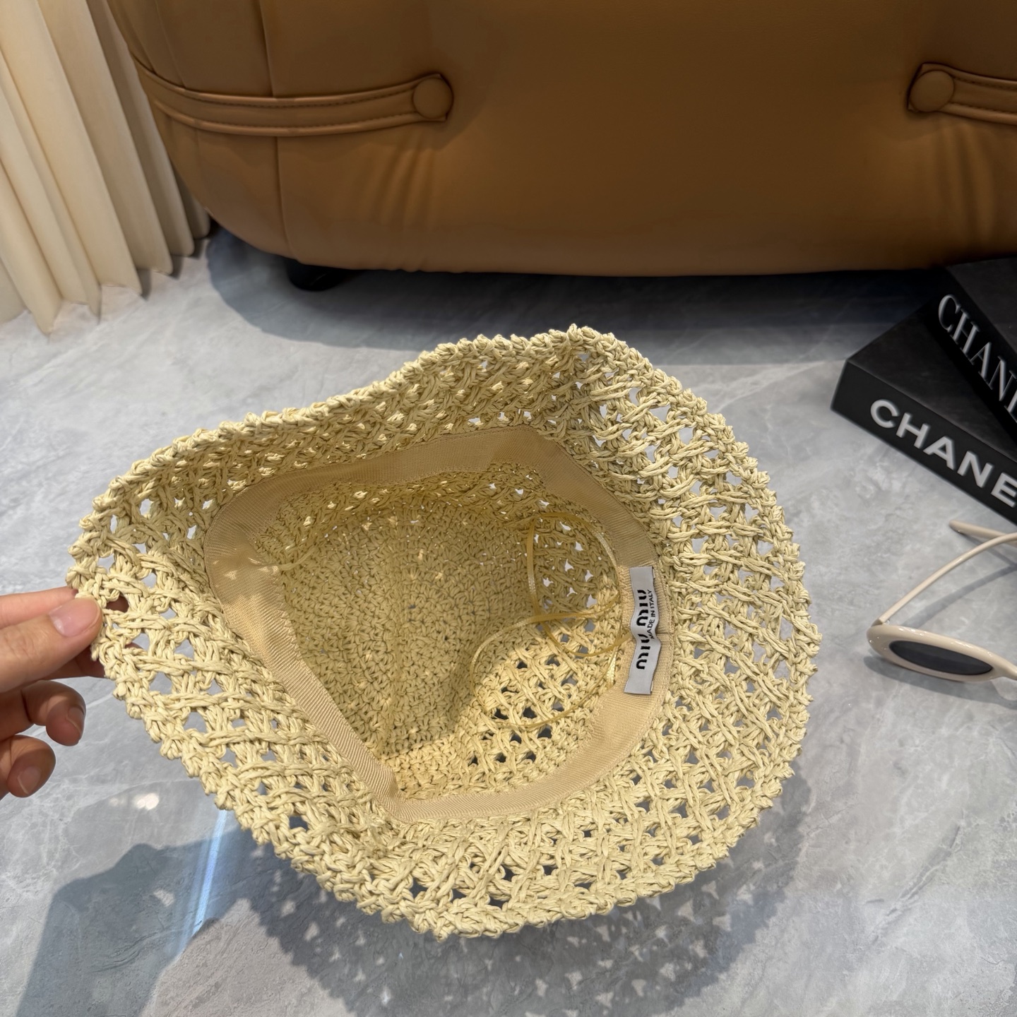 Miumiu 草编盆帽👒👒.修饰脸型超显瘦，透气轻盈，夏日佩戴清爽不闷‼️‼️‼️多色可选，慵懒松弛感拉