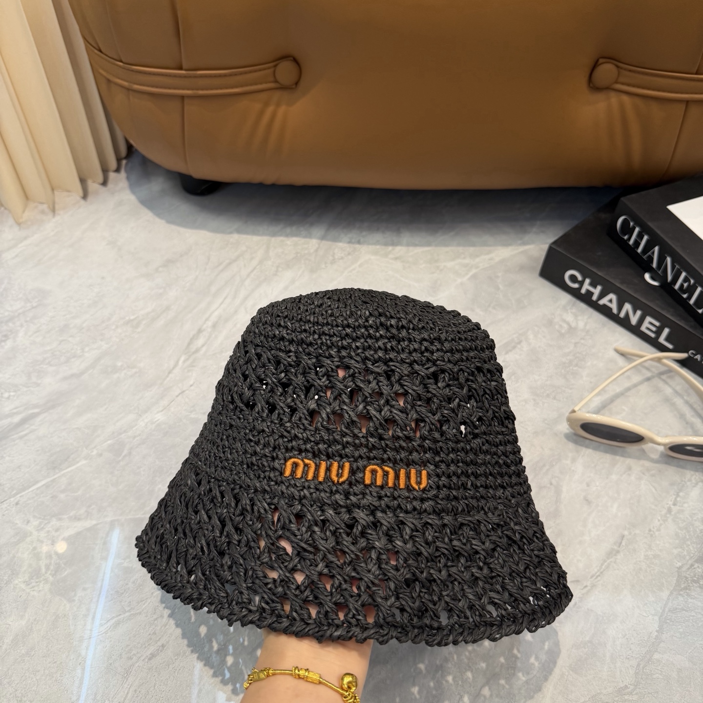 Miumiu 草编盆帽👒👒.修饰脸型超显瘦，透气轻盈，夏日佩戴清爽不闷‼️‼️‼️多色可选，慵懒松弛感拉