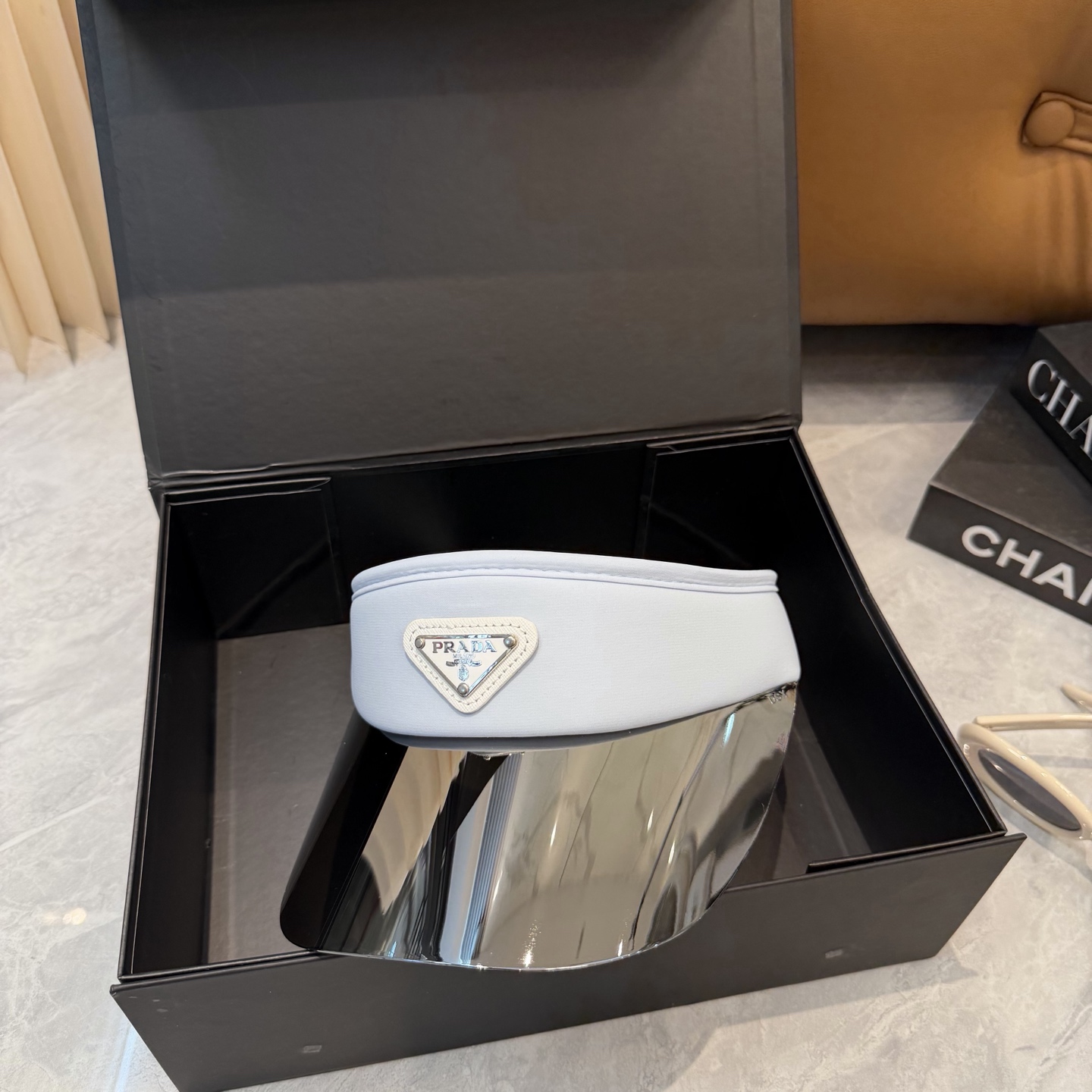 普拉达 PRADA 雷射镜片防紫外线空顶帽🎱时尚与实用完美融合🪄全棉面料 防蓝光PV镜片✌️帽围可自由调