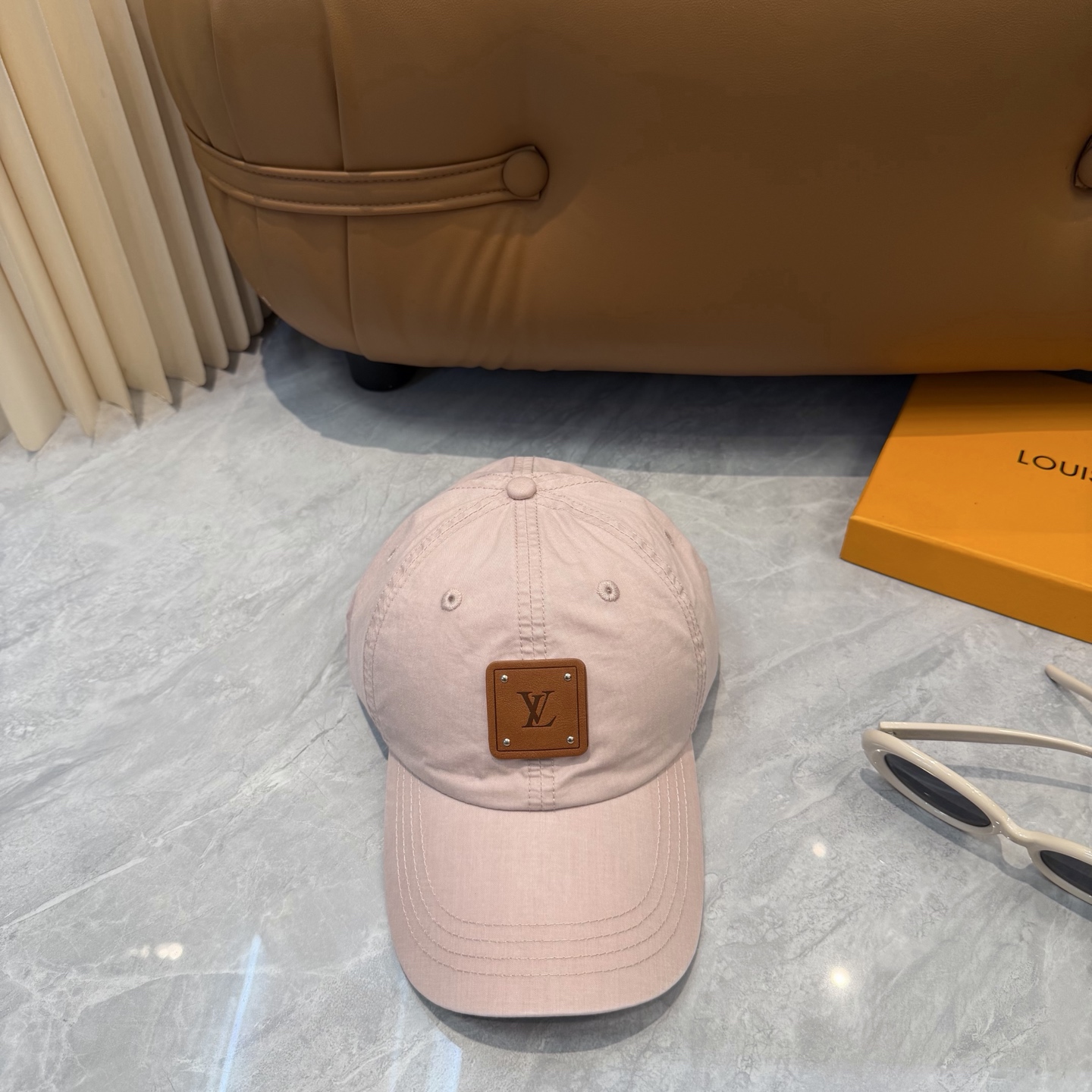 🧢LV路易威登轻盈透气。完美版型，独家实物拍摄，男女适用，流行的复古美，四季可用，出门必备，非常显脸小