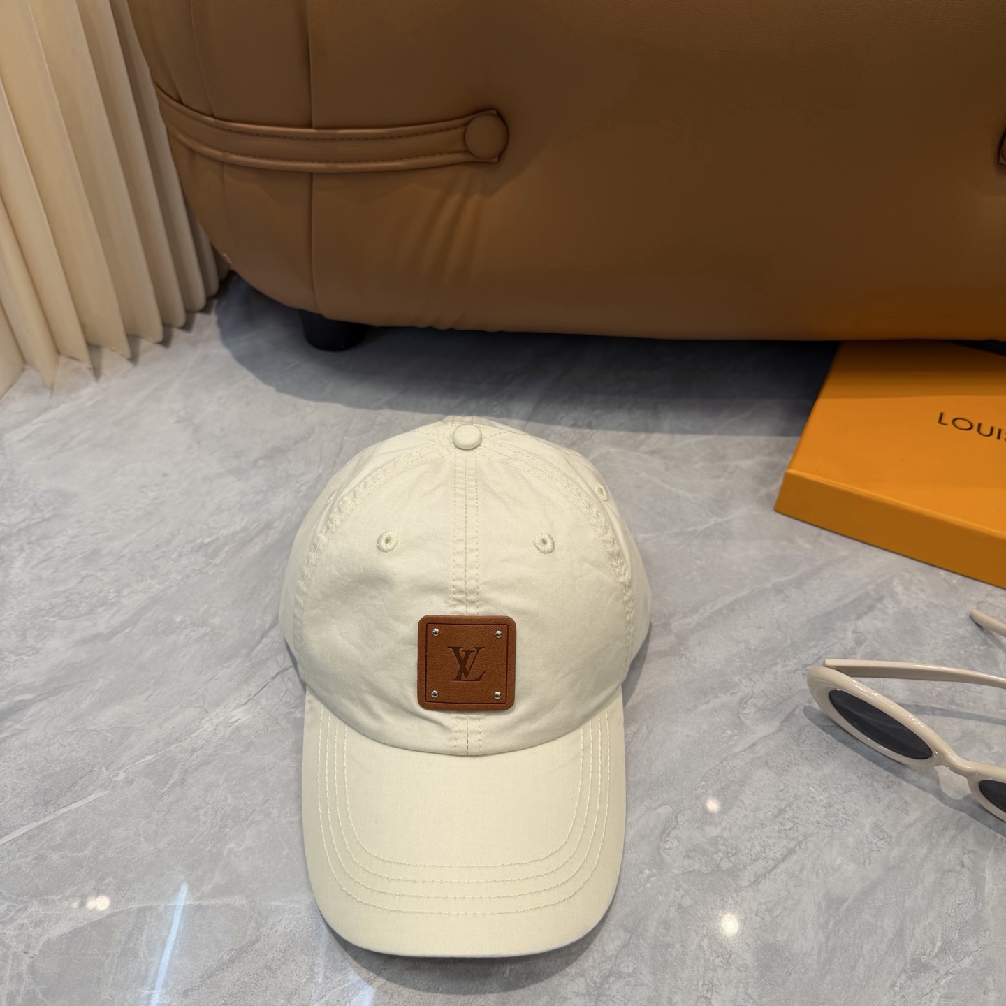 🧢LV路易威登轻盈透气。完美版型，独家实物拍摄，男女适用，流行的复古美，四季可用，出门必备，非常显脸小