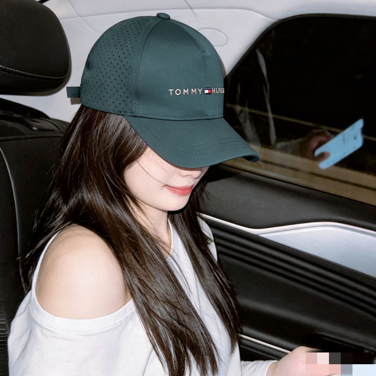 汤米TOMMY透气孔棒球帽🧢 爆🔥男女都可以完美驾驭！ 修饰脸型、显脸小绝绝子的一款棒球帽！ 轻盈透气！休闲百搭！ 	 