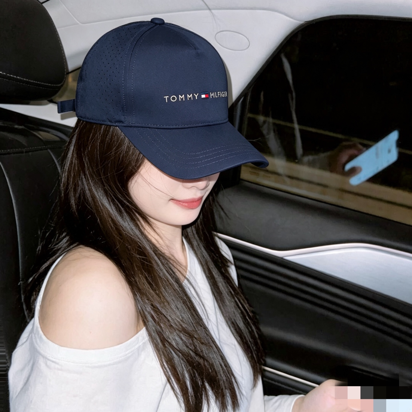 汤米TOMMY透气孔棒球帽🧢 爆🔥男女都可以完美驾驭！ 修饰脸型、显脸小绝绝子的一款棒球帽！ 轻盈透气！休闲百搭！ 	 