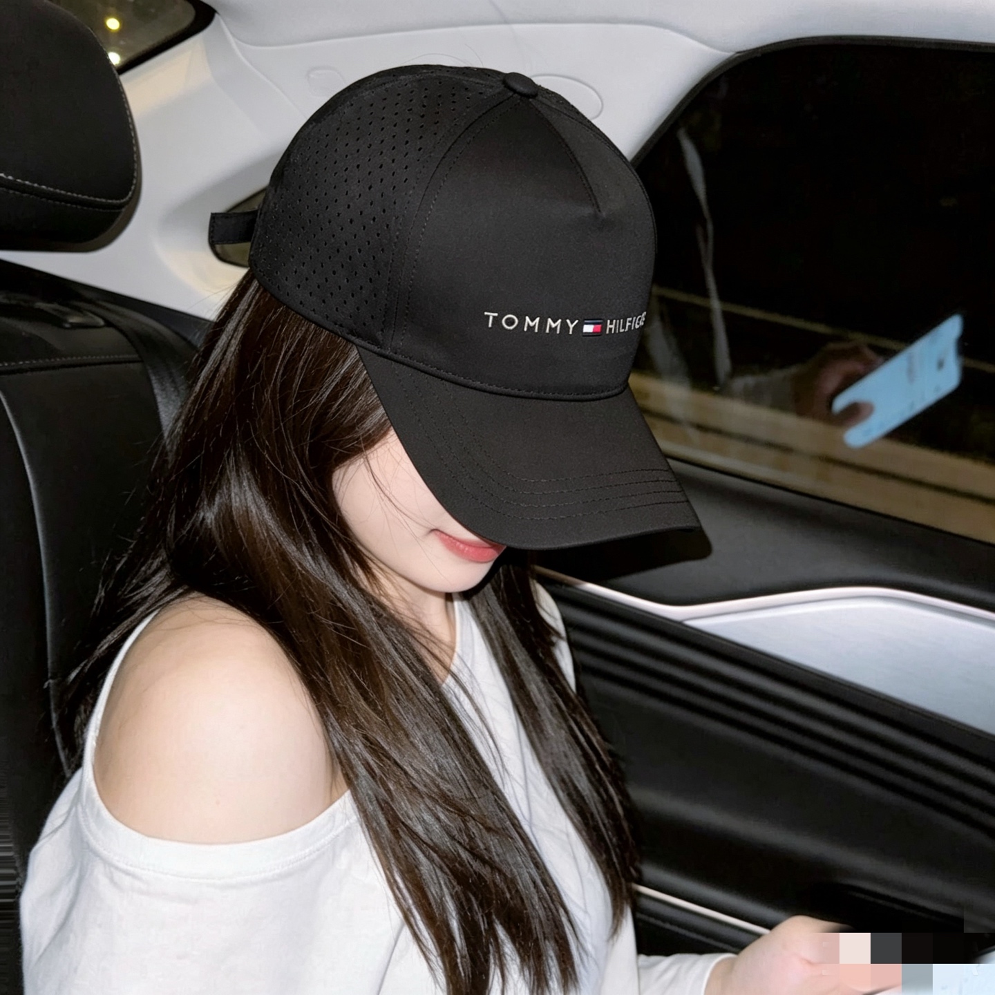 汤米TOMMY透气孔棒球帽🧢 爆🔥男女都可以完美驾驭！ 修饰脸型、显脸小绝绝子的一款棒球帽！ 轻盈透气！休闲百搭！ 	 