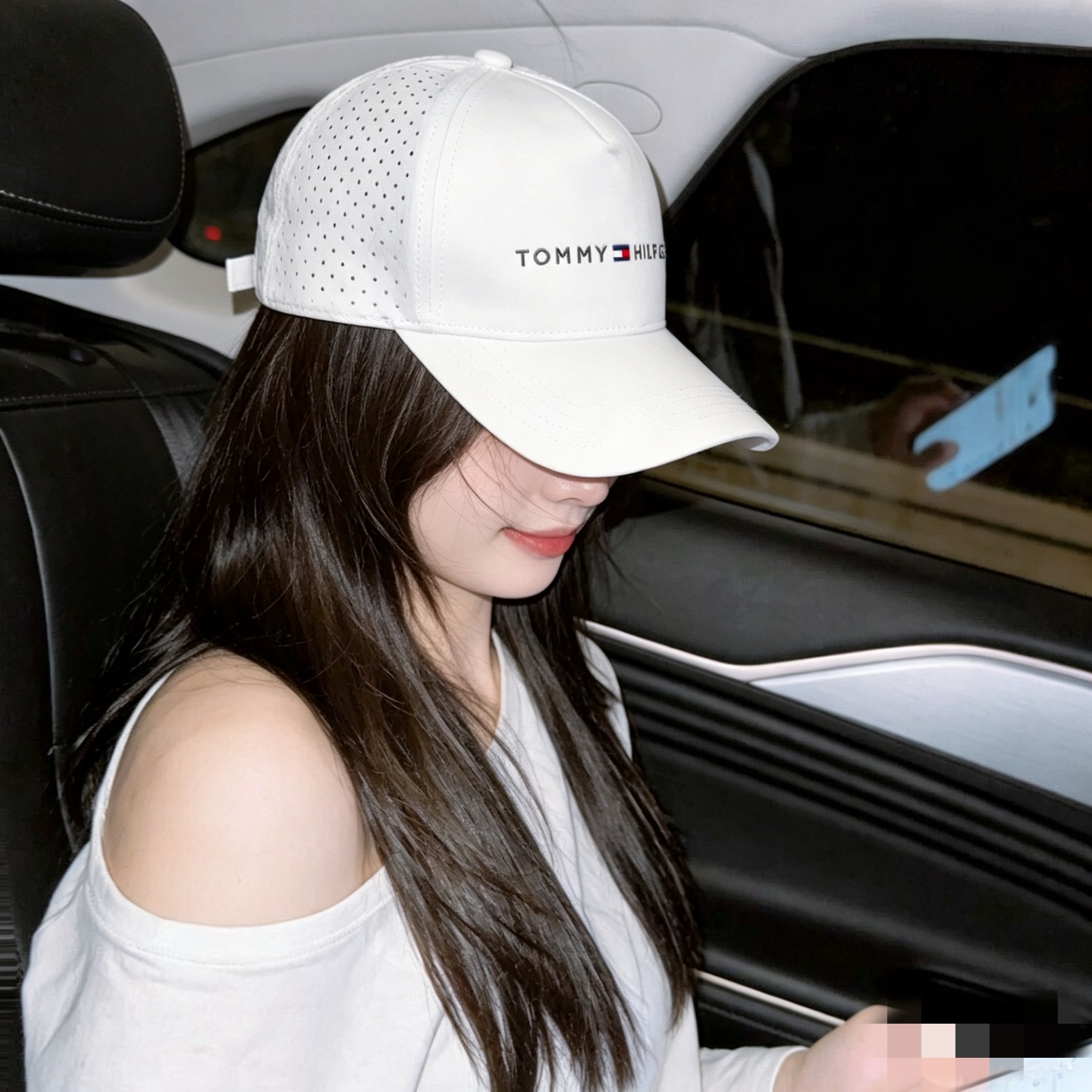 汤米TOMMY透气孔棒球帽🧢 爆🔥男女都可以完美驾驭！ 修饰脸型、显脸小绝绝子的一款棒球帽！ 轻盈透气！休闲百搭！ 	 