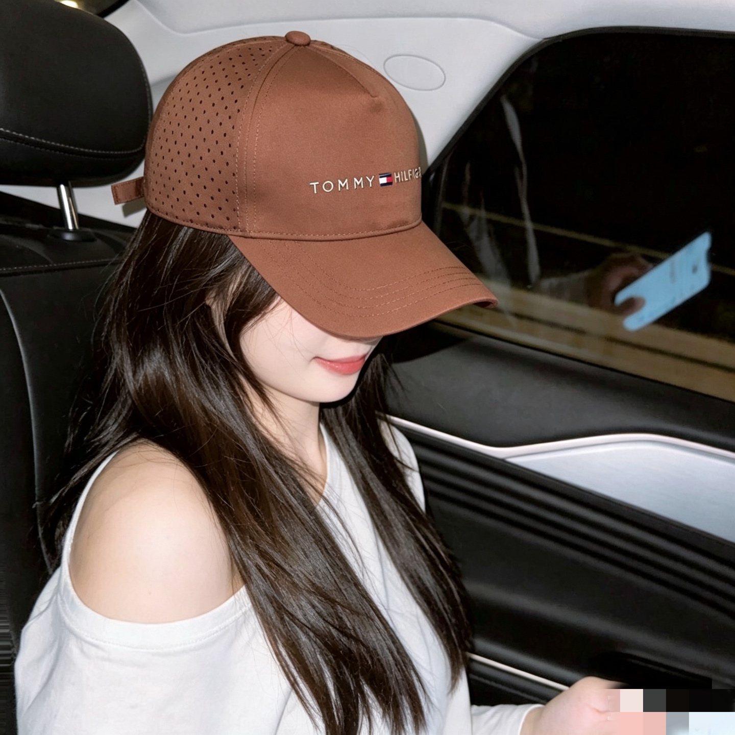 汤米TOMMY透气孔棒球帽🧢 爆🔥男女都可以完美驾驭！ 修饰脸型、显脸小绝绝子的一款棒球帽！ 轻盈透气！休闲百搭！ 	 