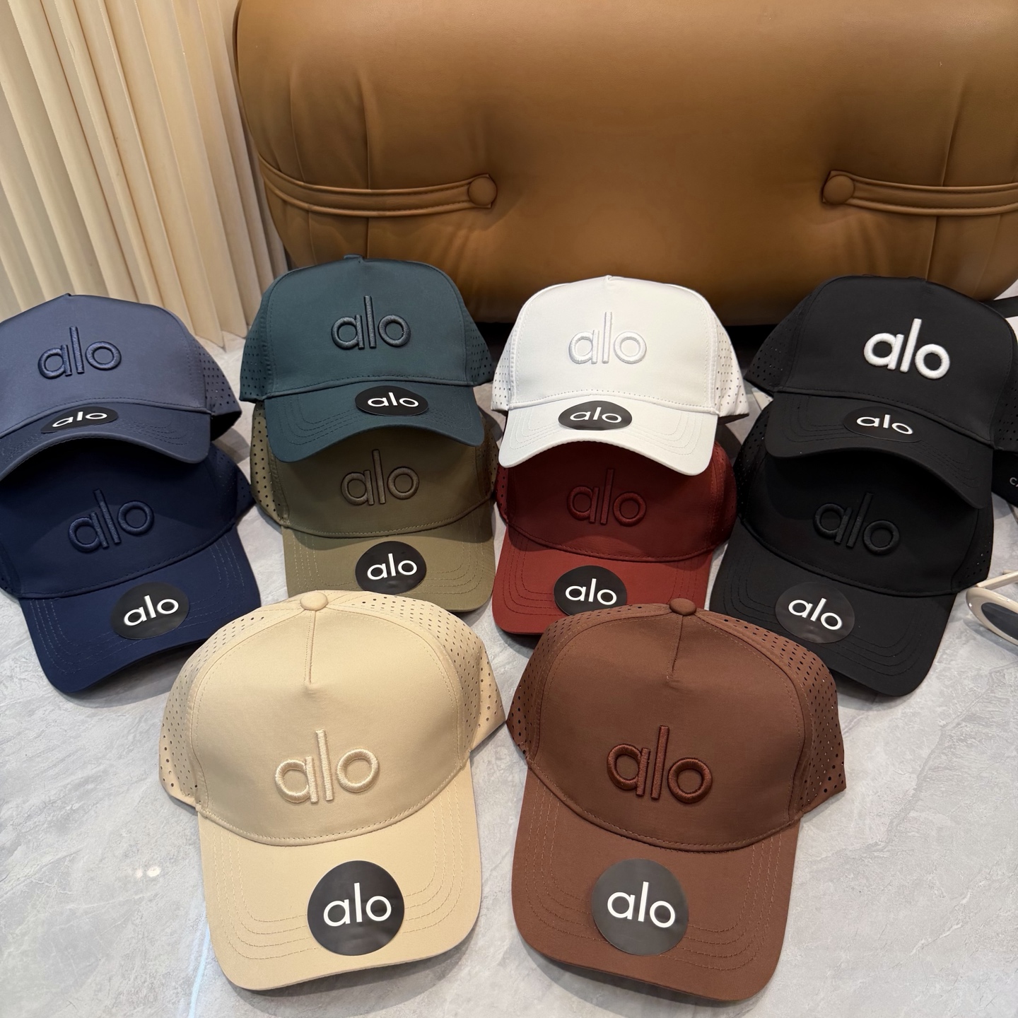 aIo 透气孔棒球帽🧢 爆🔥男女都可以完美驾驭！ 修饰脸型、显脸小绝绝子的一款棒球帽！ 轻盈透气！休闲百搭！ 	 