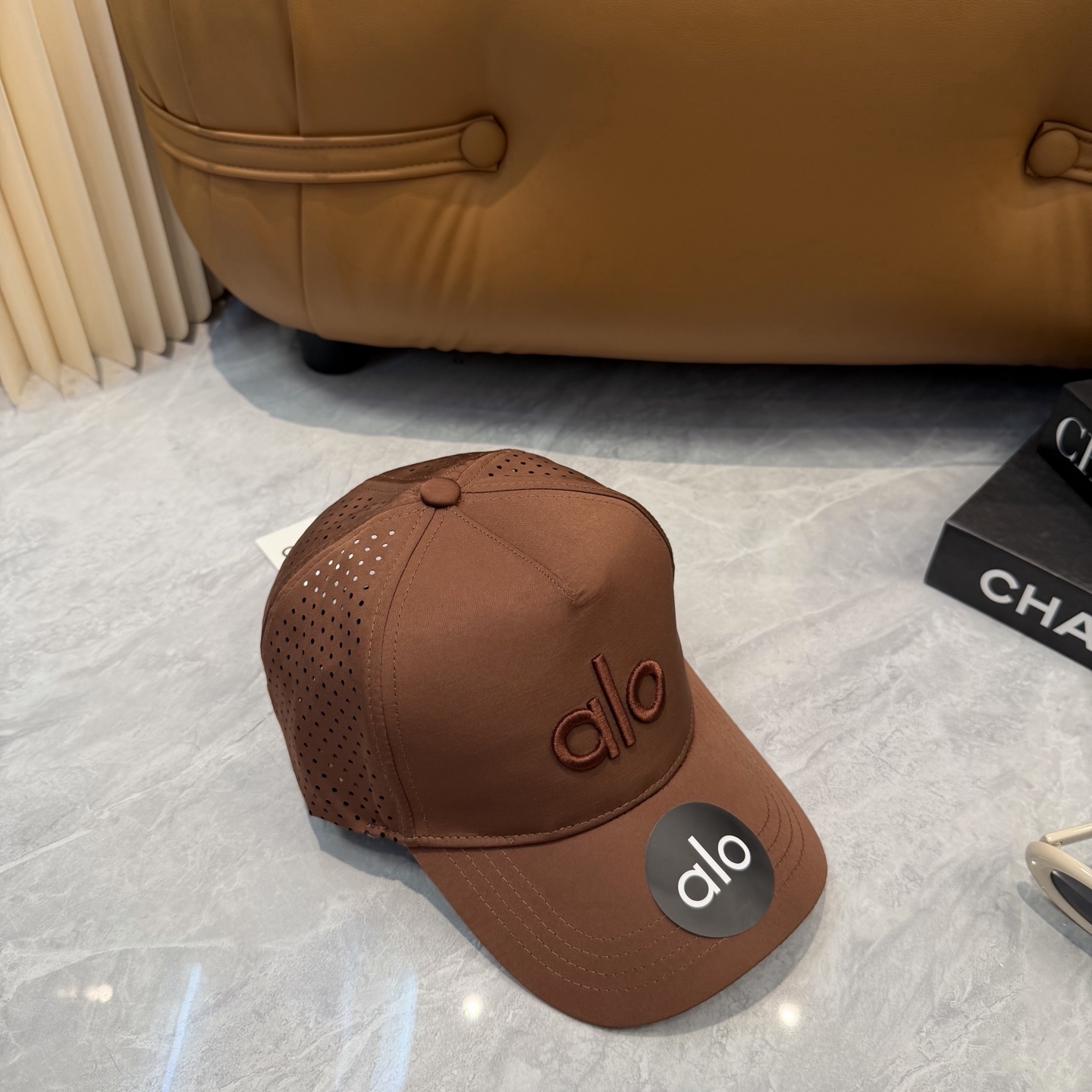 aIo 透气孔棒球帽🧢 爆🔥男女都可以完美驾驭！ 修饰脸型、显脸小绝绝子的一款棒球帽！ 轻盈透气！休闲百搭！ 	 