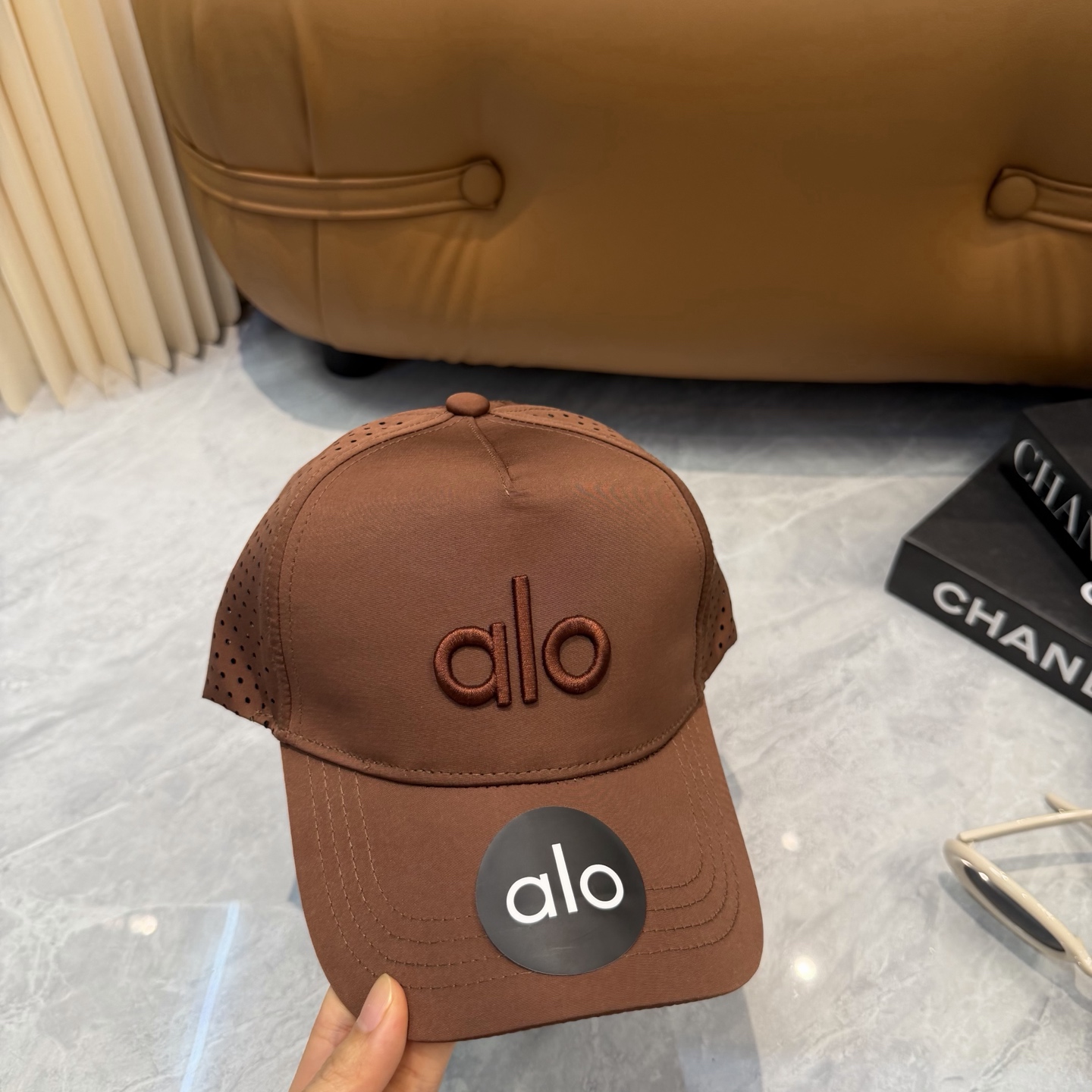 aIo 透气孔棒球帽🧢 爆🔥男女都可以完美驾驭！ 修饰脸型、显脸小绝绝子的一款棒球帽！ 轻盈透气！休闲百搭！ 	 