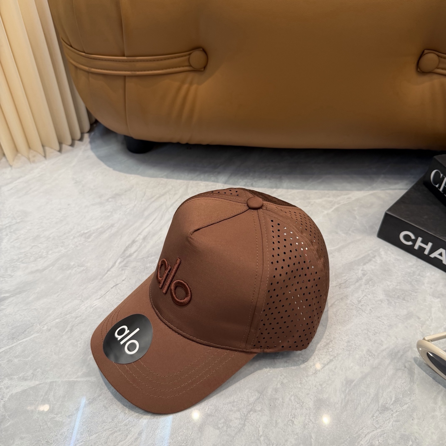 aIo 透气孔棒球帽🧢 爆🔥男女都可以完美驾驭！ 修饰脸型、显脸小绝绝子的一款棒球帽！ 轻盈透气！休闲百搭！ 	 